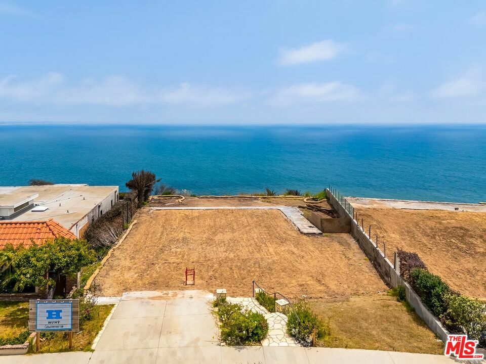 18428 Coastline Dr  Malibu CA 90265 photo