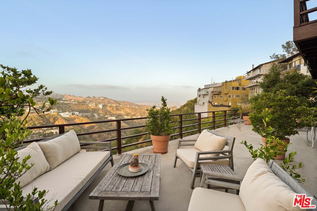 Property Photo:  2154 Beech Knoll Rd  CA 90046 