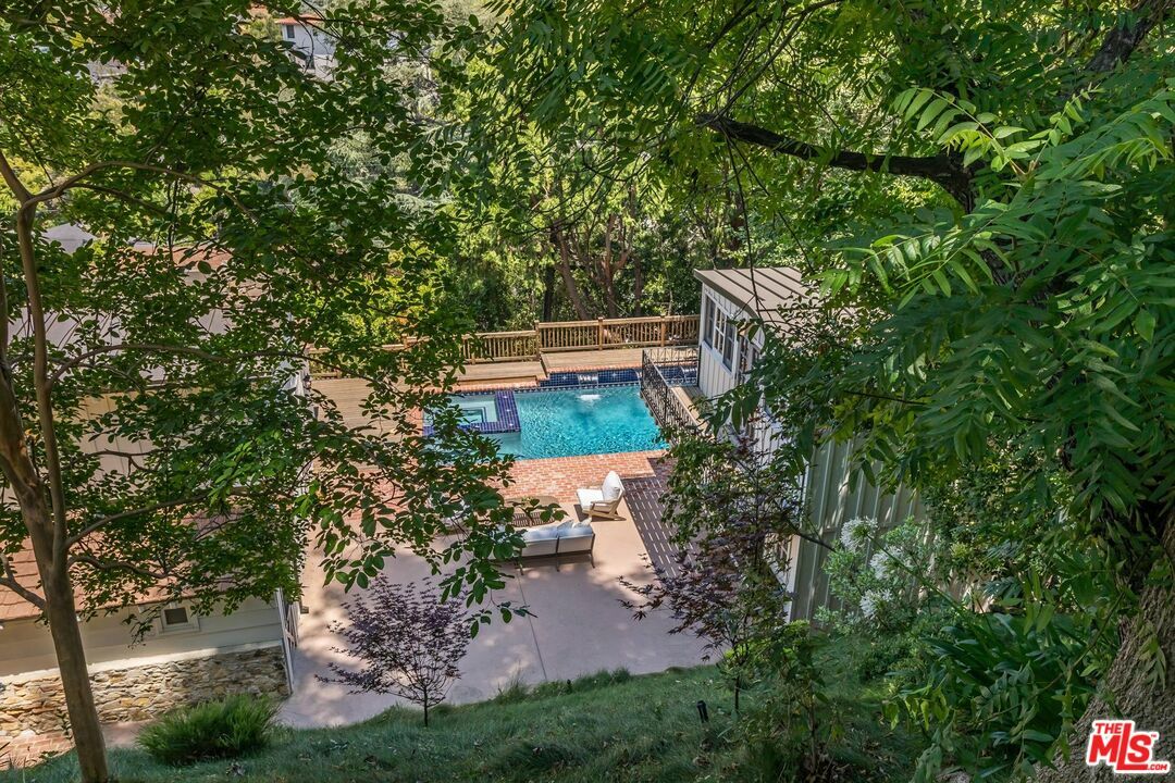 Property Photo:  3940 Davana Rd  CA 91423 