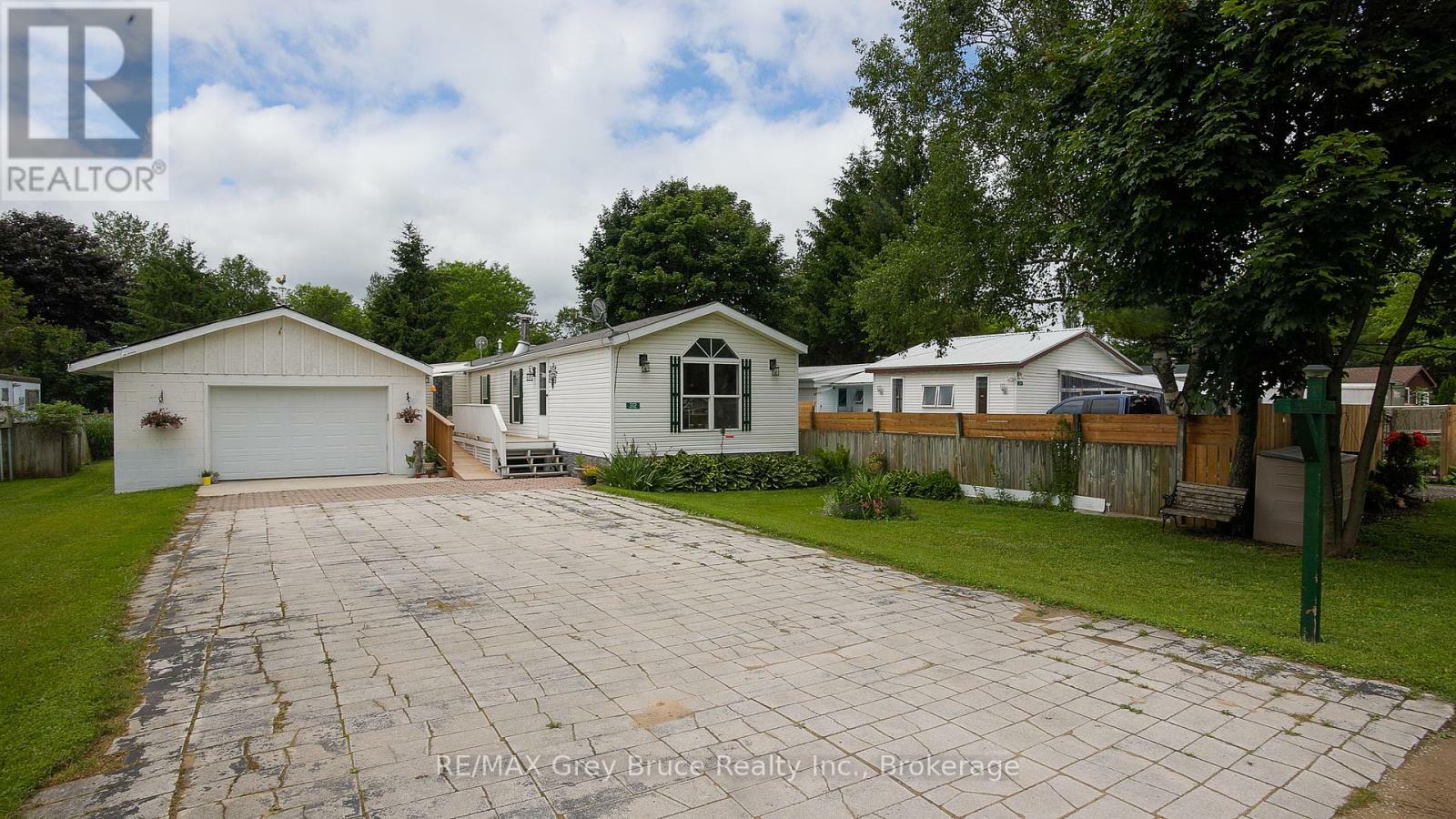 Property Photo: 312 Keady Park Lane ON N0H 2N0