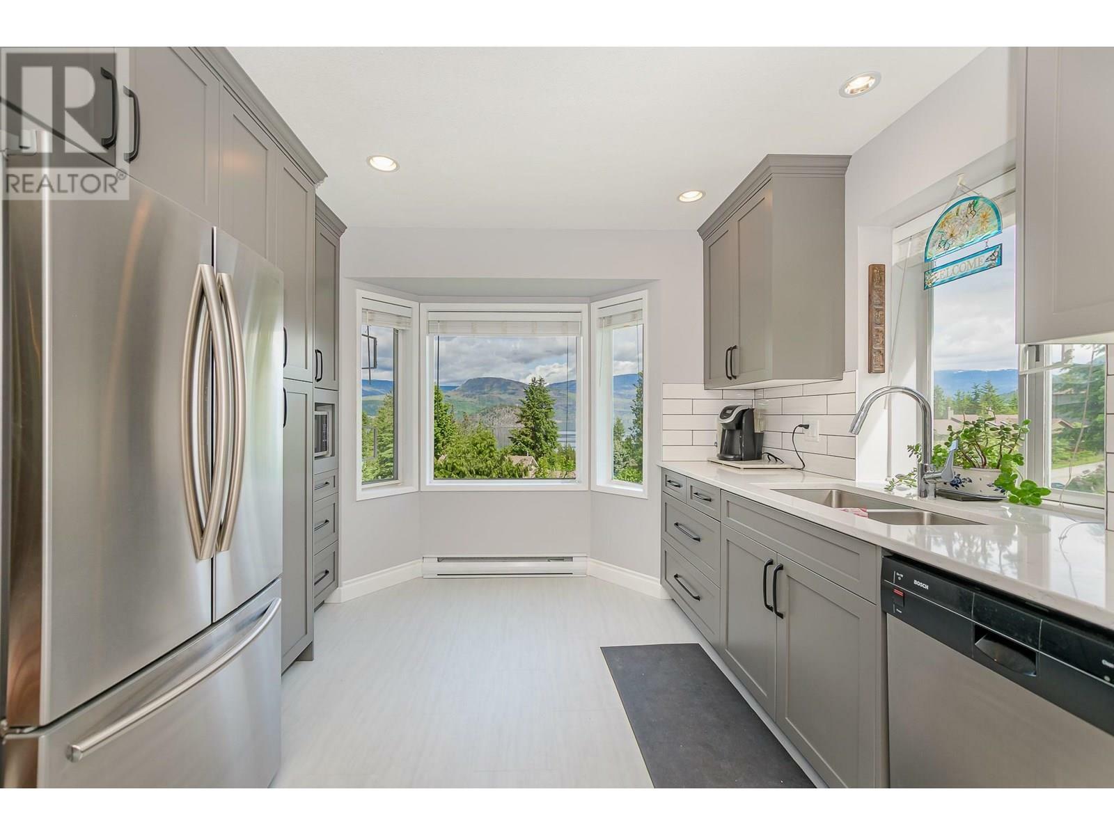 Photo de la propriété:  2332 Mnt Tuam Crescent  BC V0E 2W2 