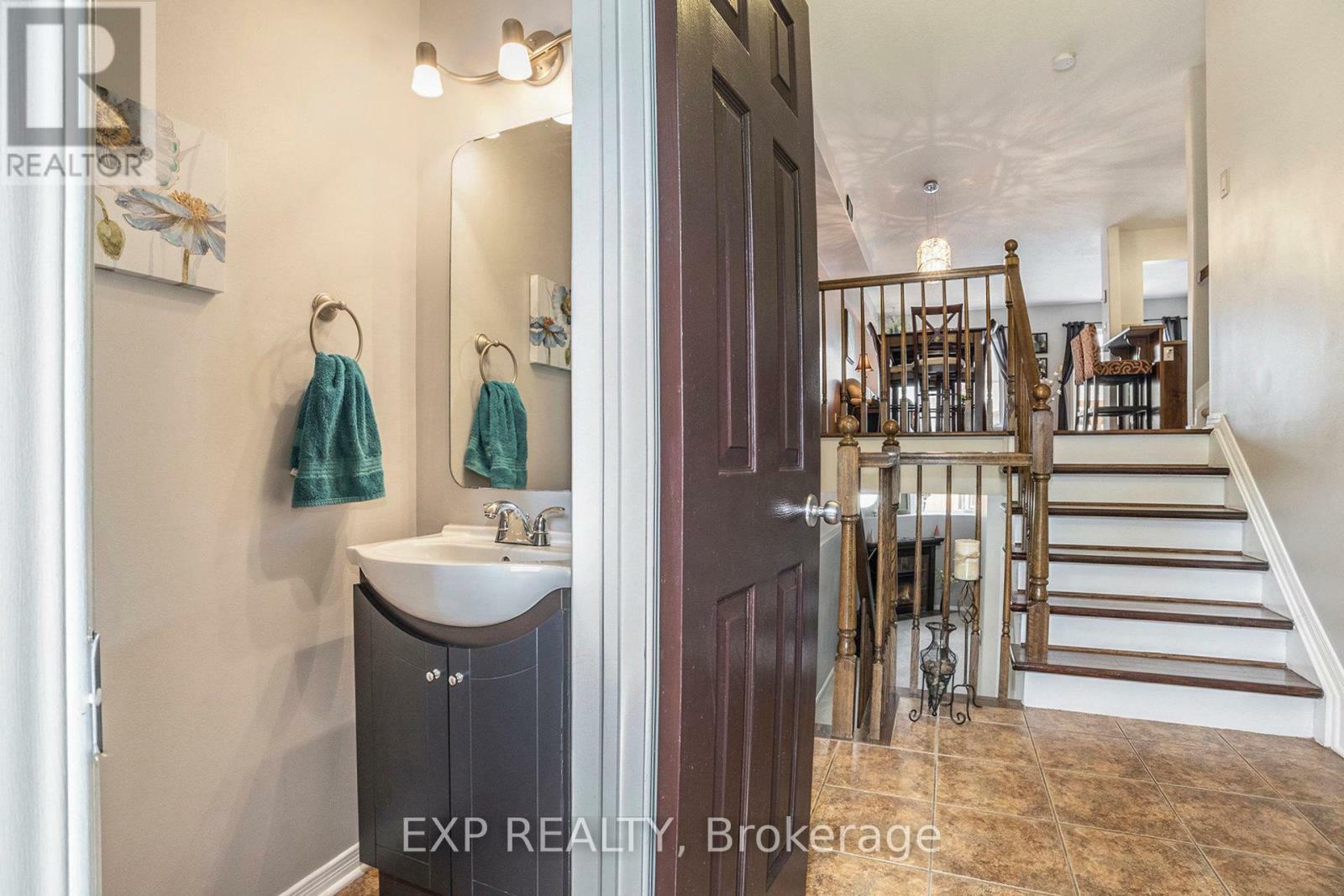 Property Photo: 215 Parkrose ON K4A 0N8