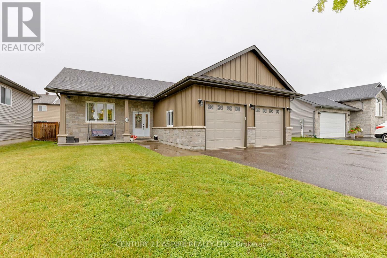 520 Gardner Crescent  Petawawa ON K8H 0C4 photo