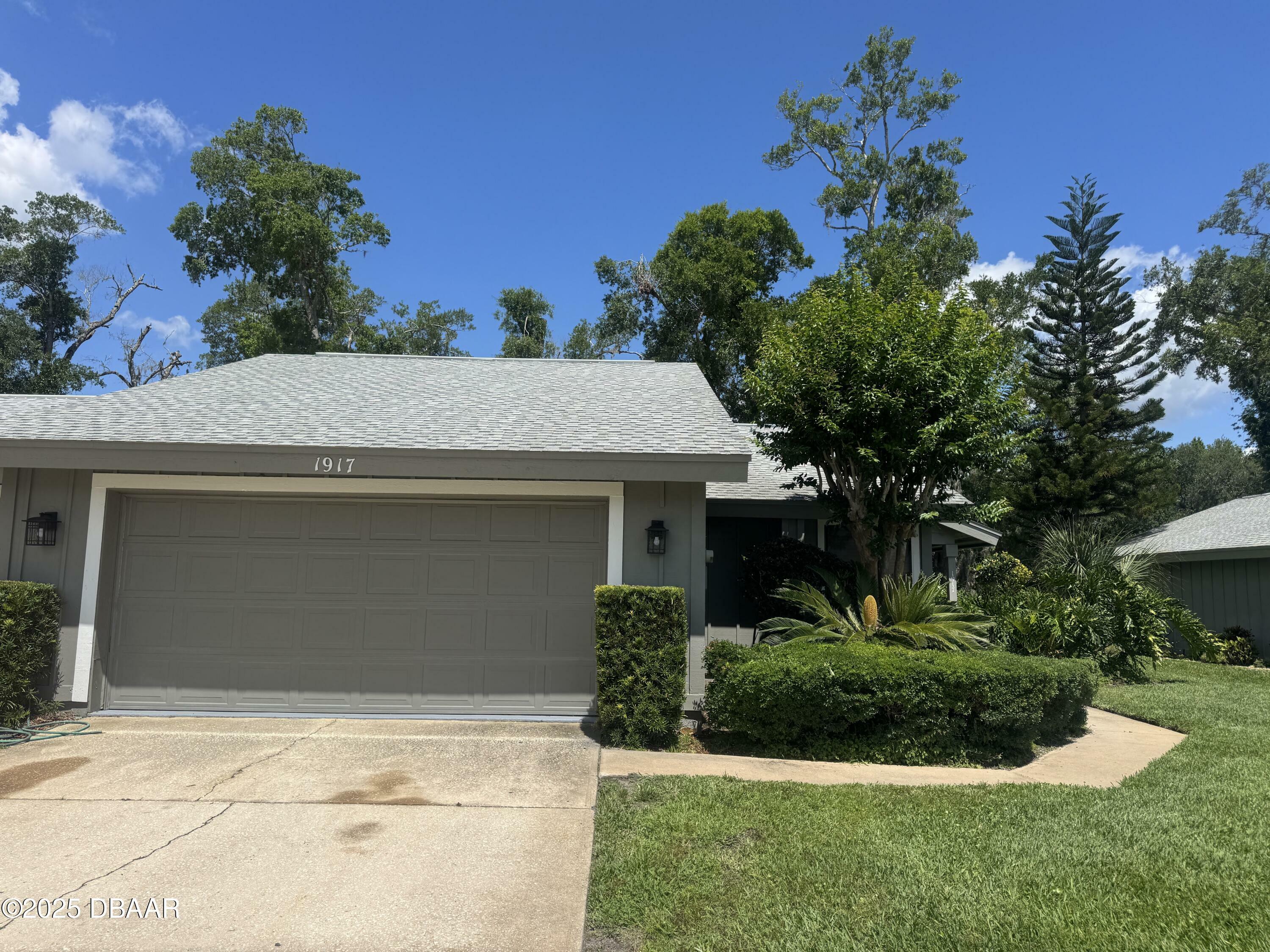 Property Photo: 1917 Goldenrod Way FL 32128