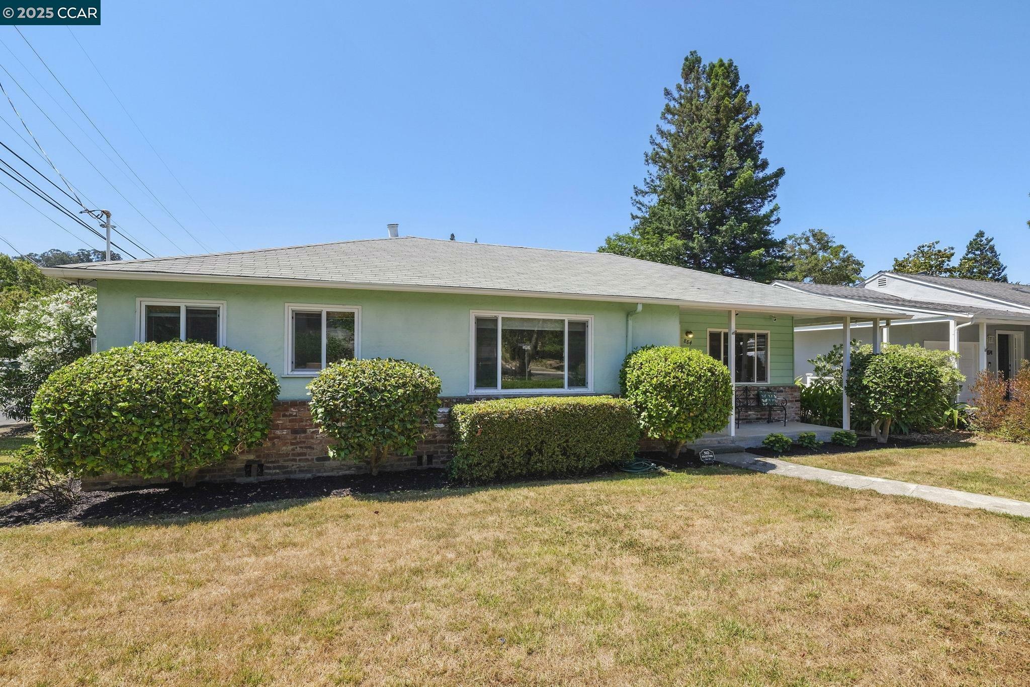 Property Photo: 884 Juanita Dr CA 94595