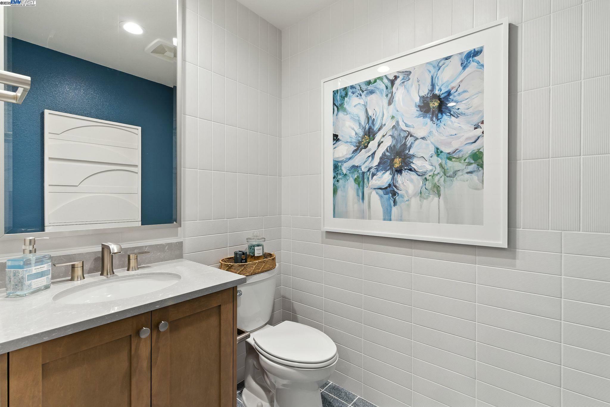 Property Photo: 1661 Ellen Craig Ave CA 94501