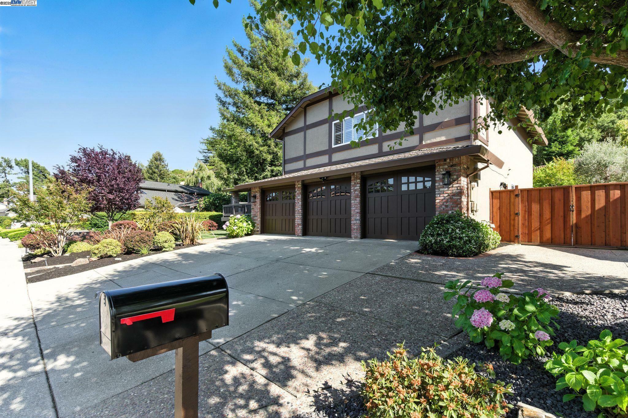 Property Photo: 2475 Paddock Dr CA 94583