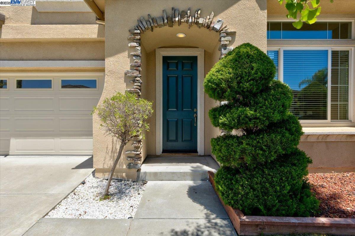 Property Photo: 5615 Applegate Way CA 94568