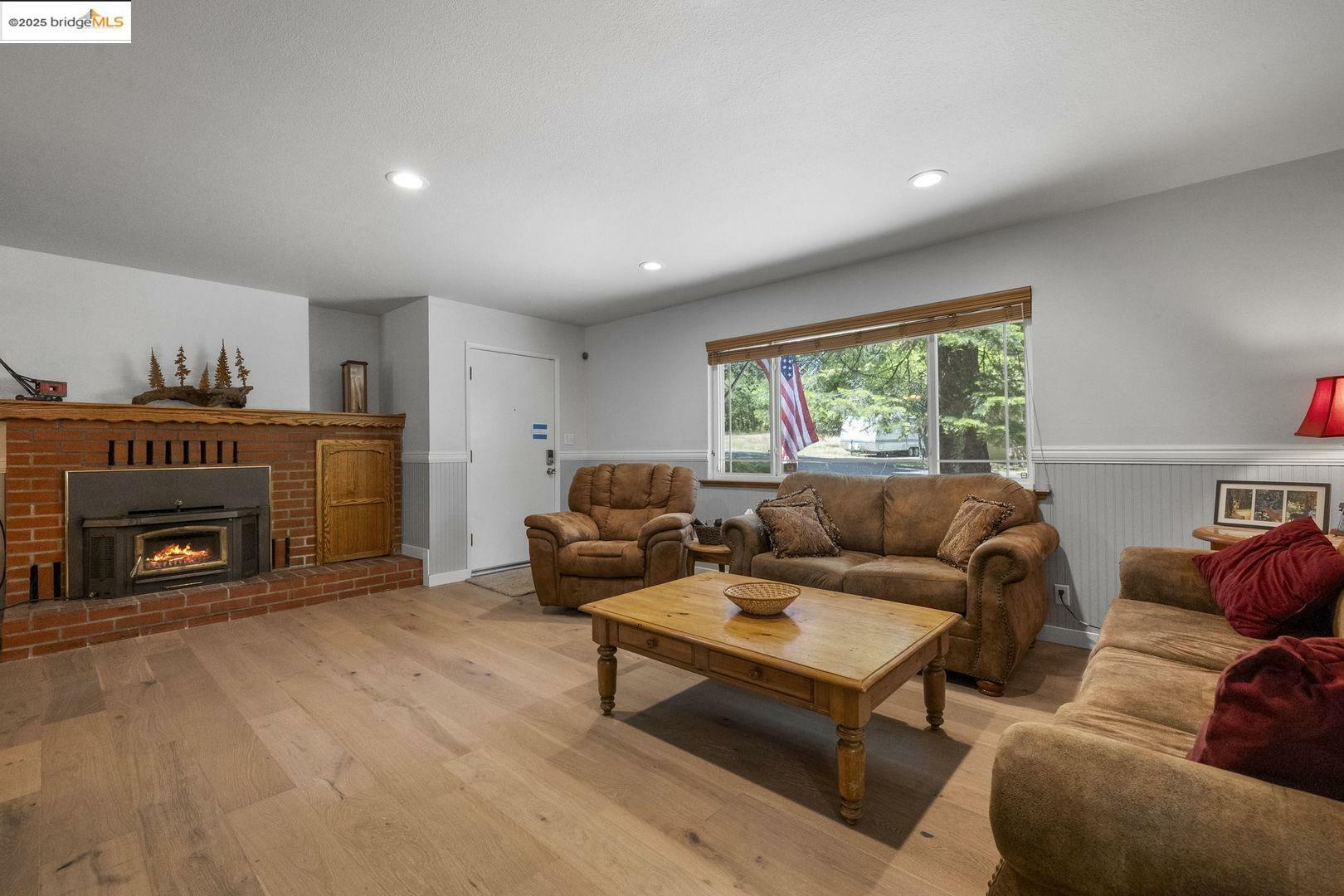 Property Photo: 18727 Broadhurst Dr CA 95383