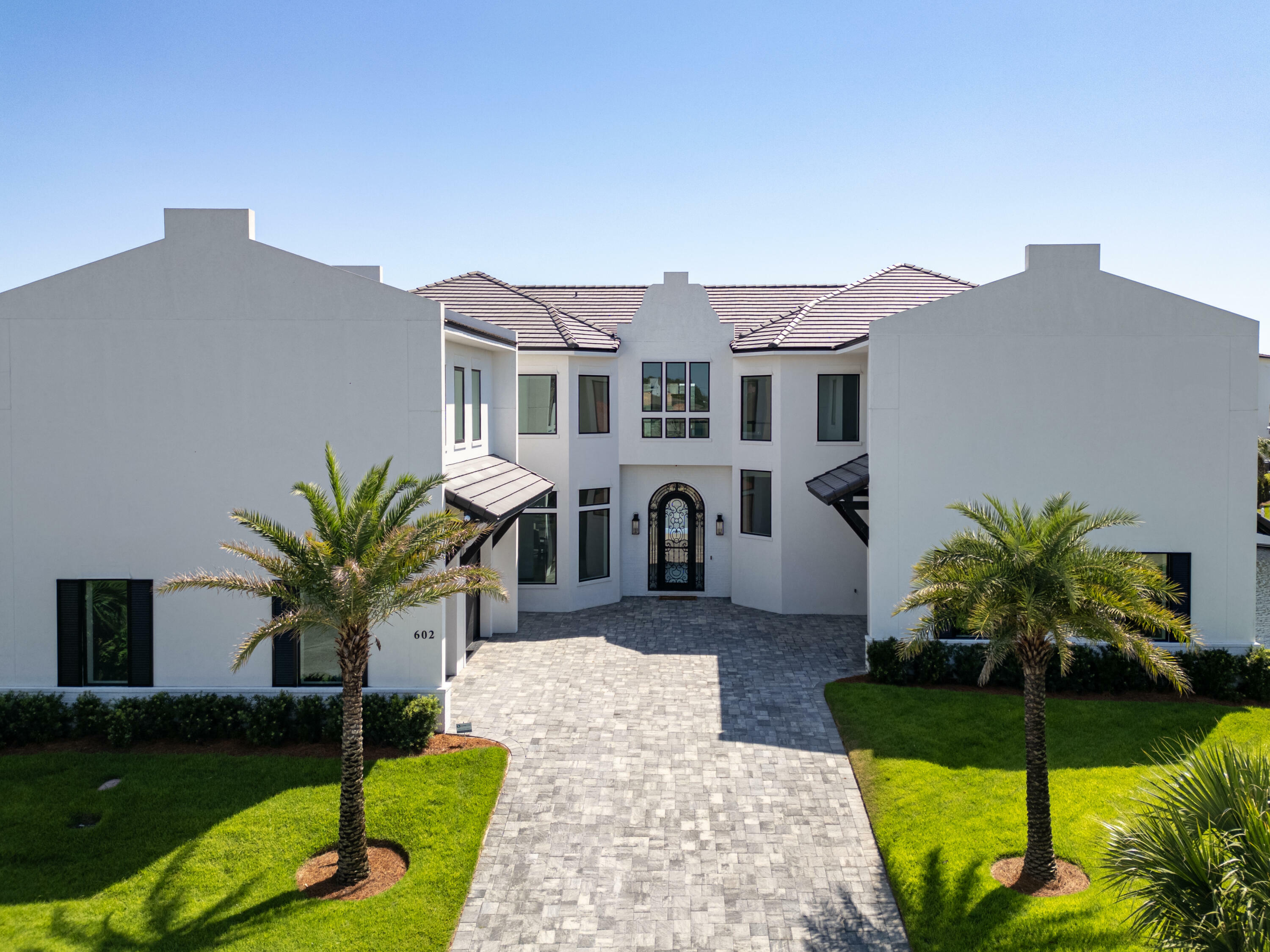 Property Photo: 602 Lagoon Dr Drive FL 32541