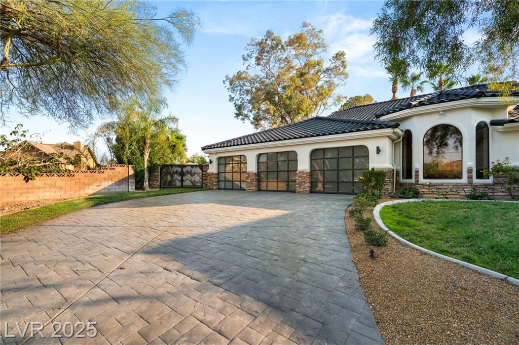Property Photo: 2935 Montessouri Street NV 89117