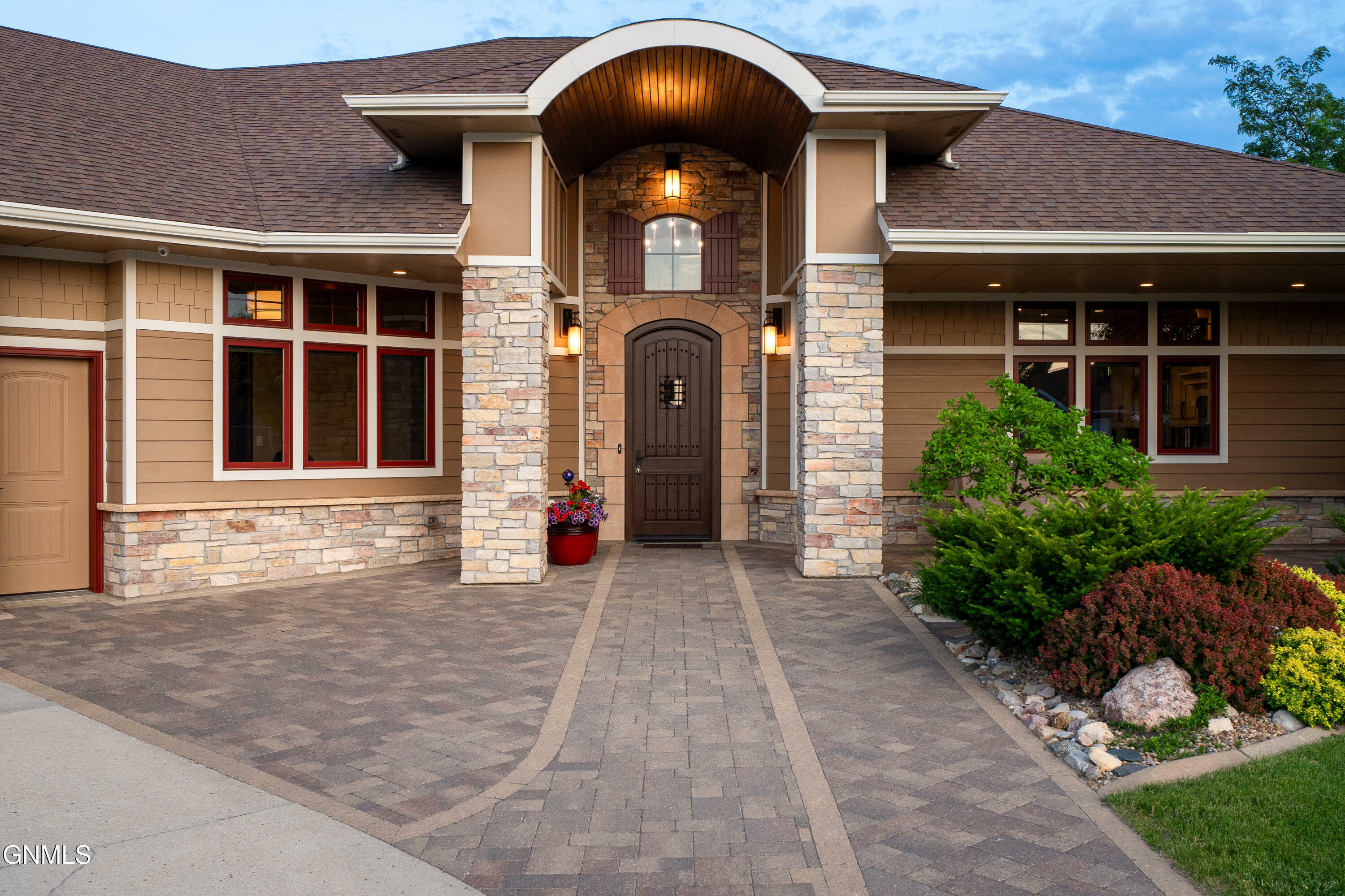 Property Photo:  3207 Aspen Lane  ND 58503 