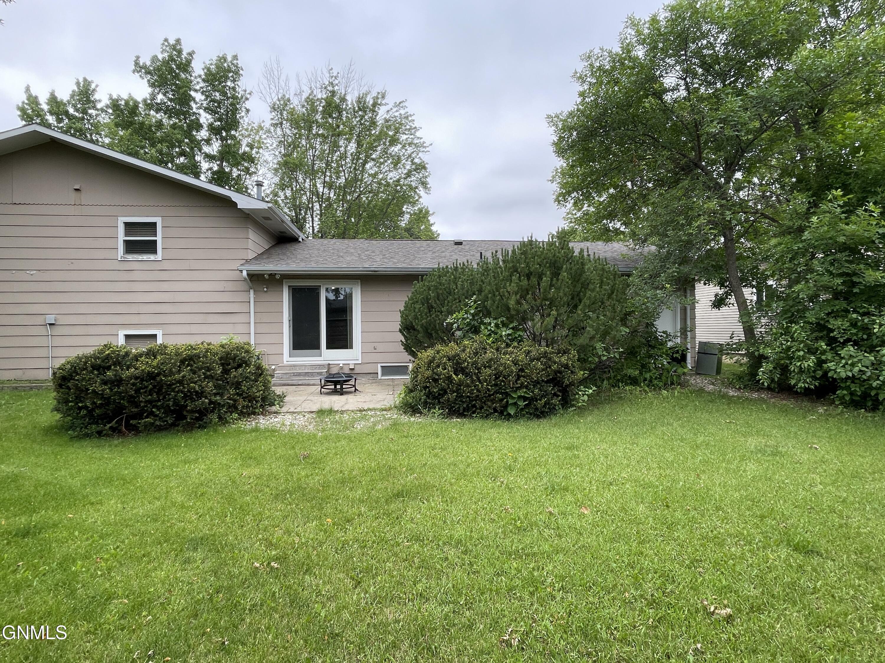 Property Photo: 490 Joal Drive ND 58421