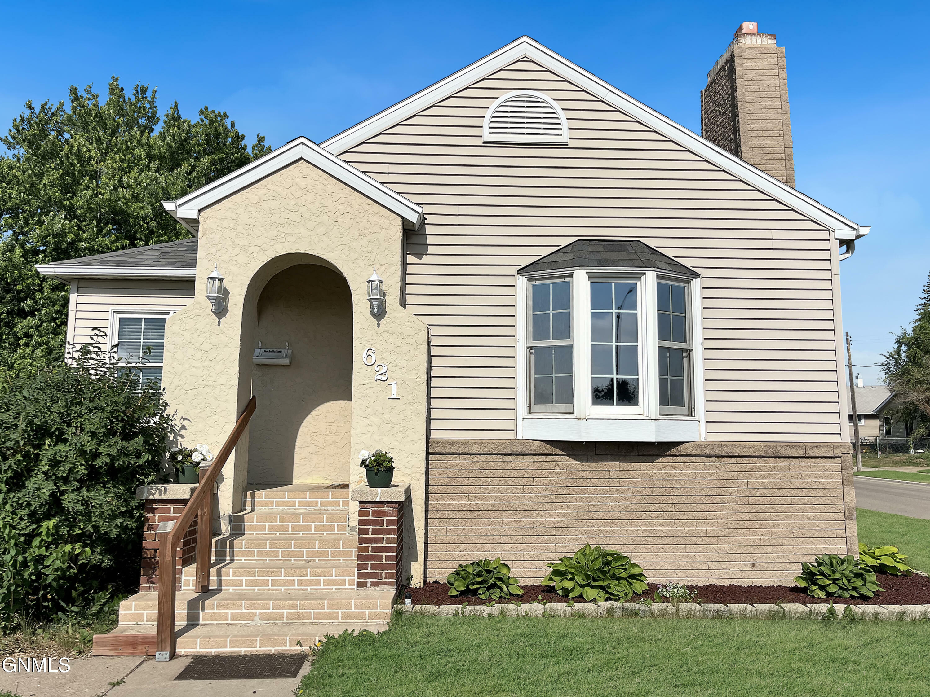 Property Photo: 621 2nd Avenue W ND 58801