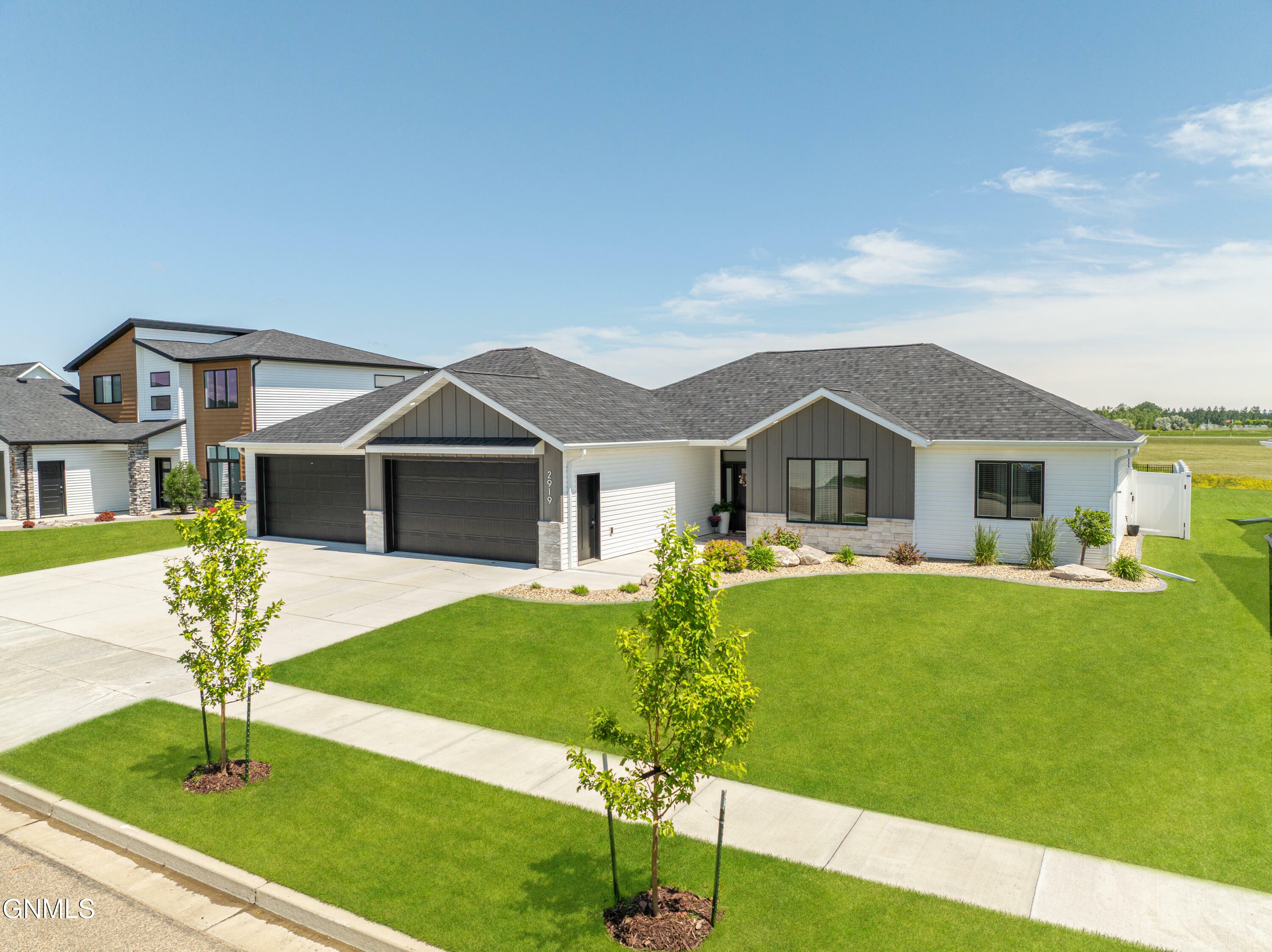 Property Photo:  2919 Peach Tree Drive  ND 58504 