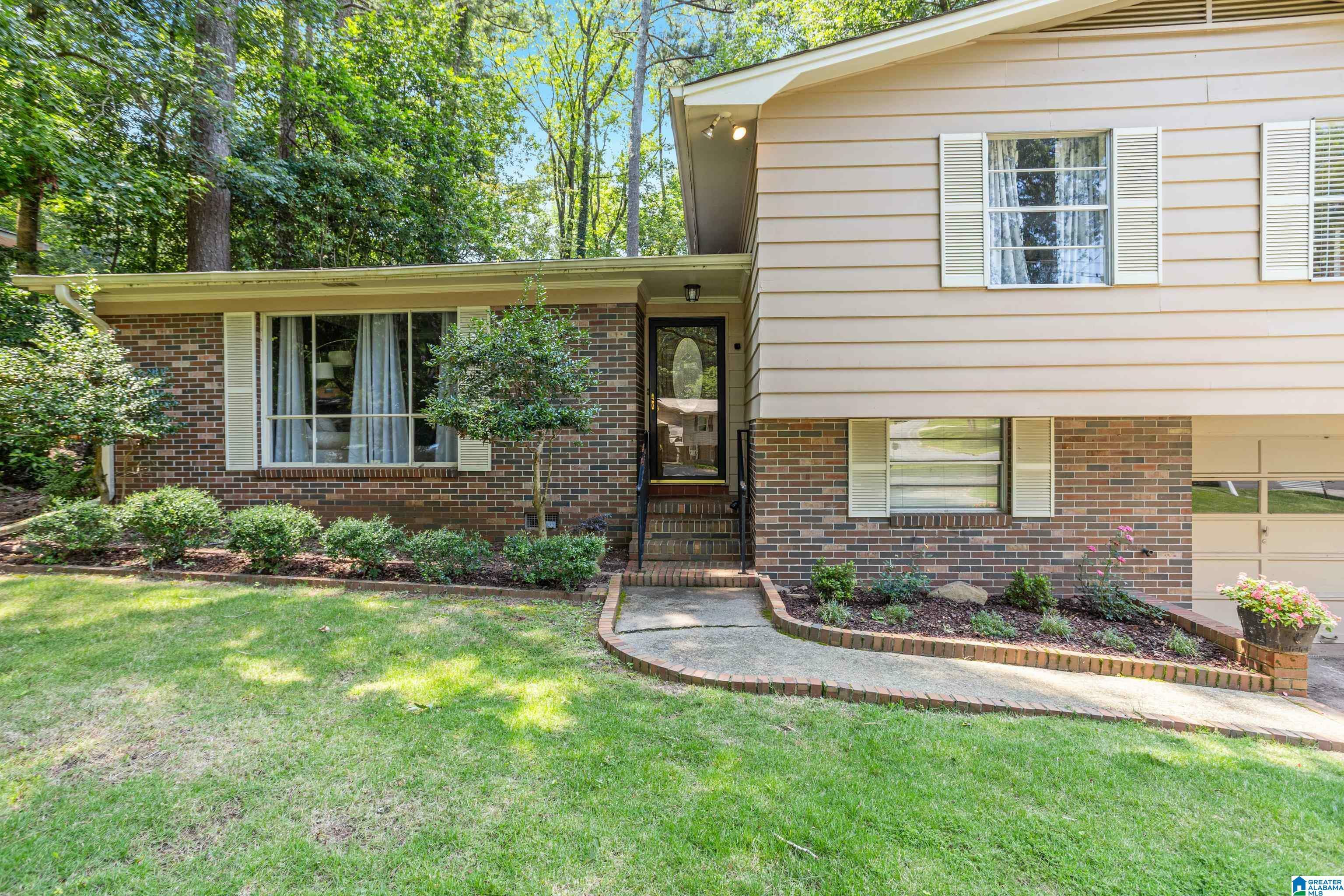 Property Photo: 809 Sherwood Forest Drive AL 35235