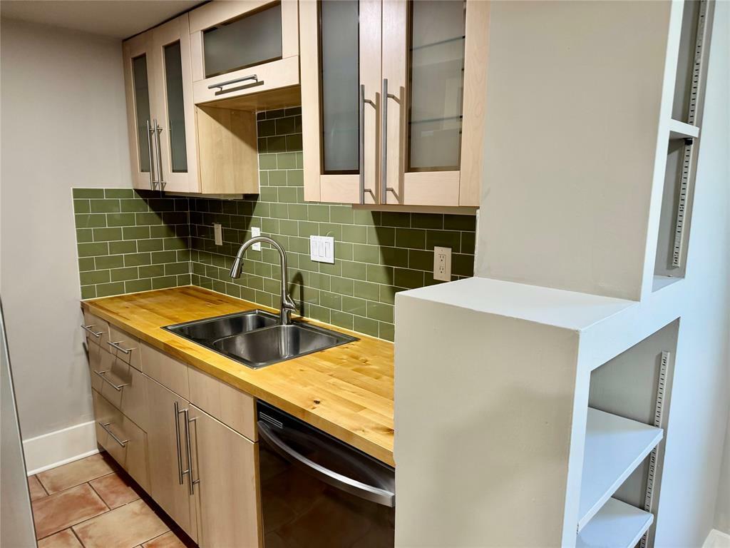 Property Photo: 2608-C Hopkins Street TX 77006