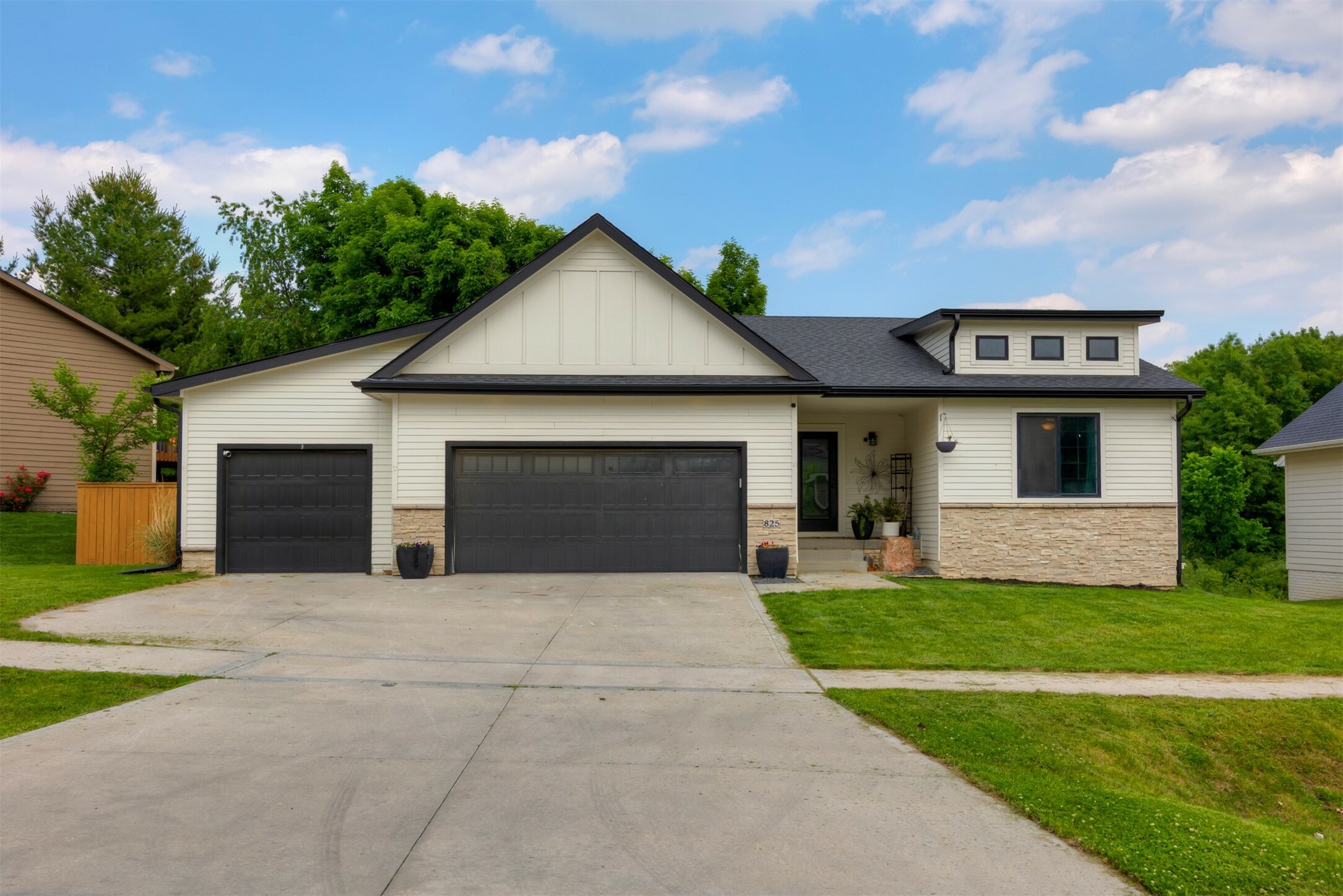 Property Photo: 825 Sunburst Drive IA 50327