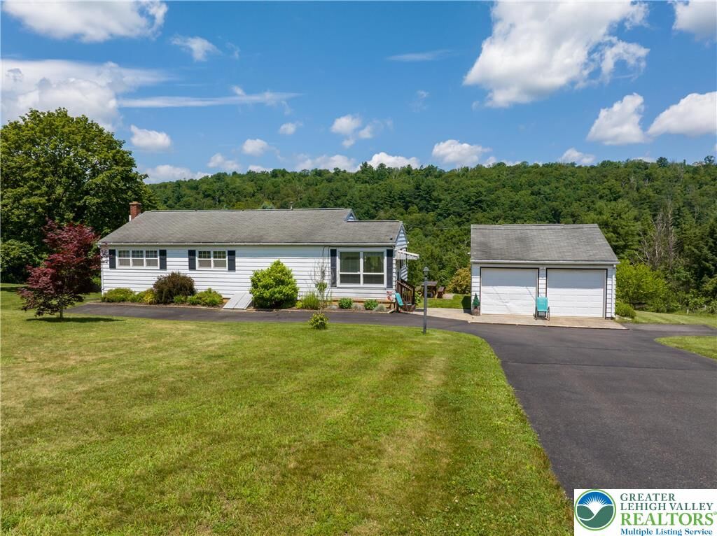 Property Photo:  724 Pine Street  PA 18071 