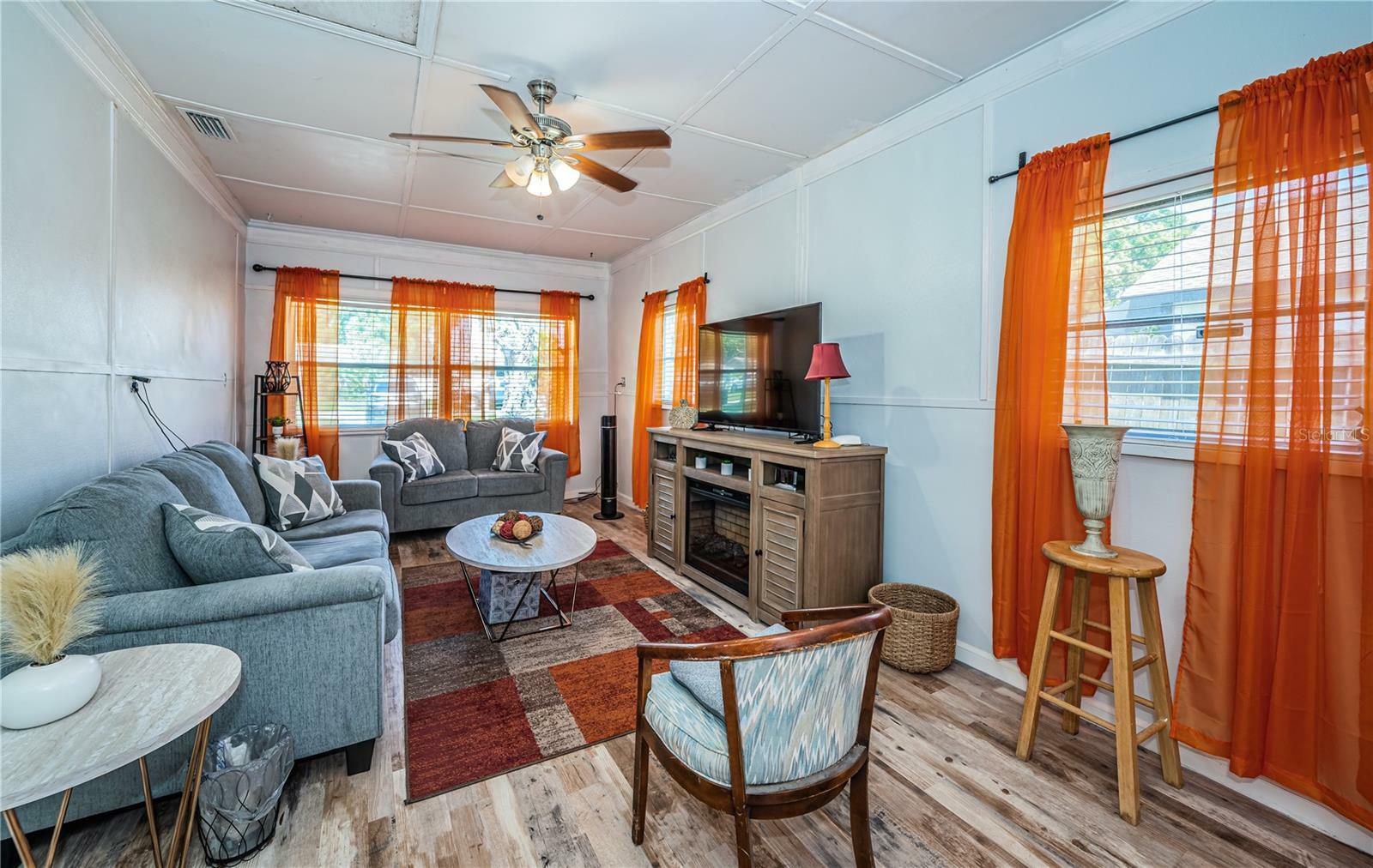 Property Photo: 509 N Washington Avenue FL 33755
