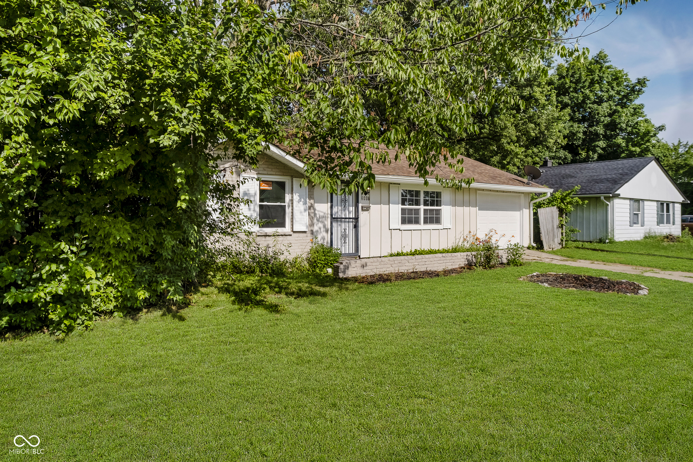 Property Photo:  2807 Carla Court  IN 46219 
