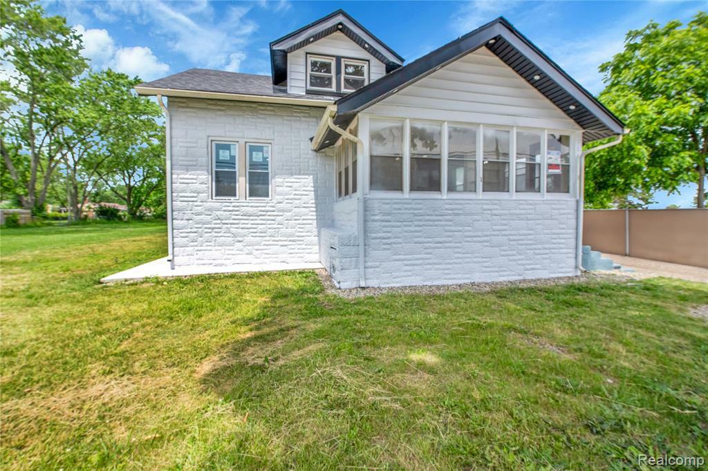 Property Photo: 134 W Auburn Road MI 48307 5001