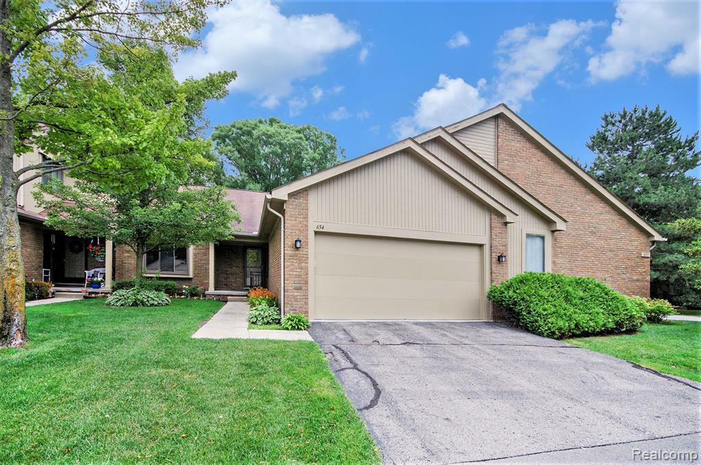 Property Photo: 654 Tennyson MI 48307 4248