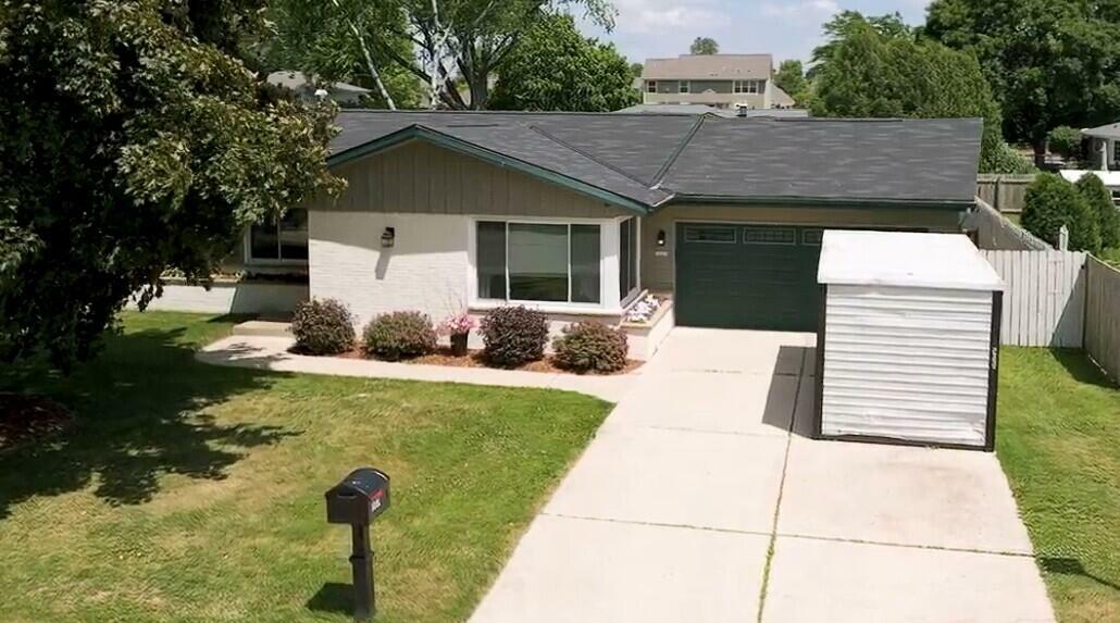 1221 Christopher Ct  Oconomowoc WI 53066 photo