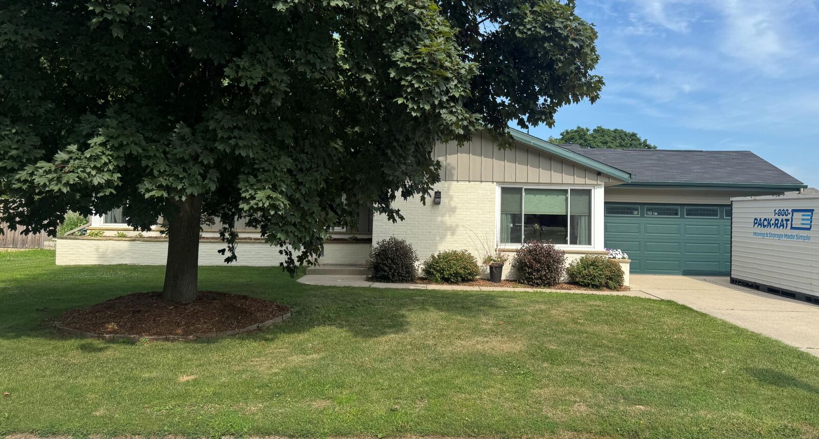 Property Photo:  1221 Christopher Ct  WI 53066 