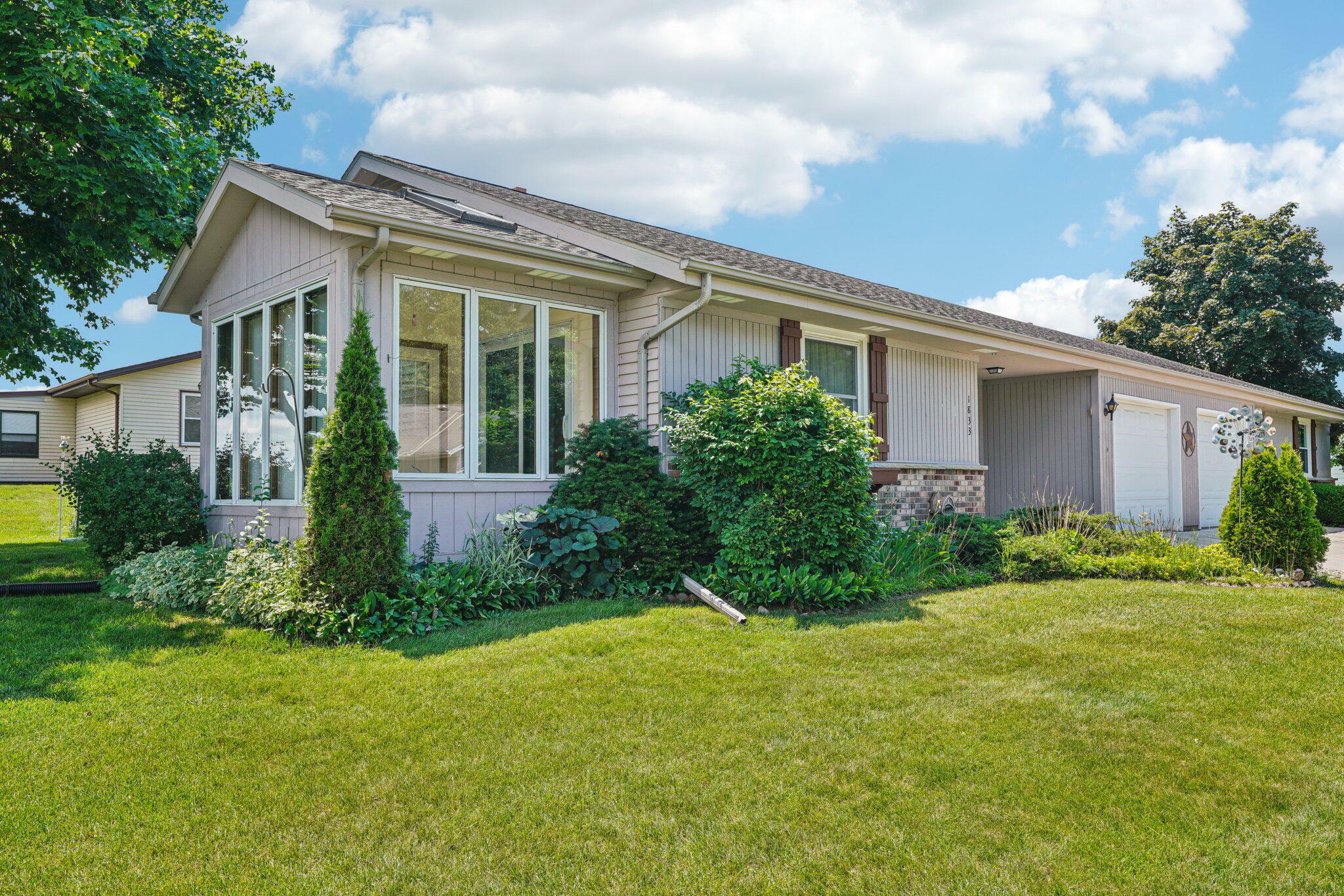 Property Photo: 1833 Hilltop Dr WI 53095
