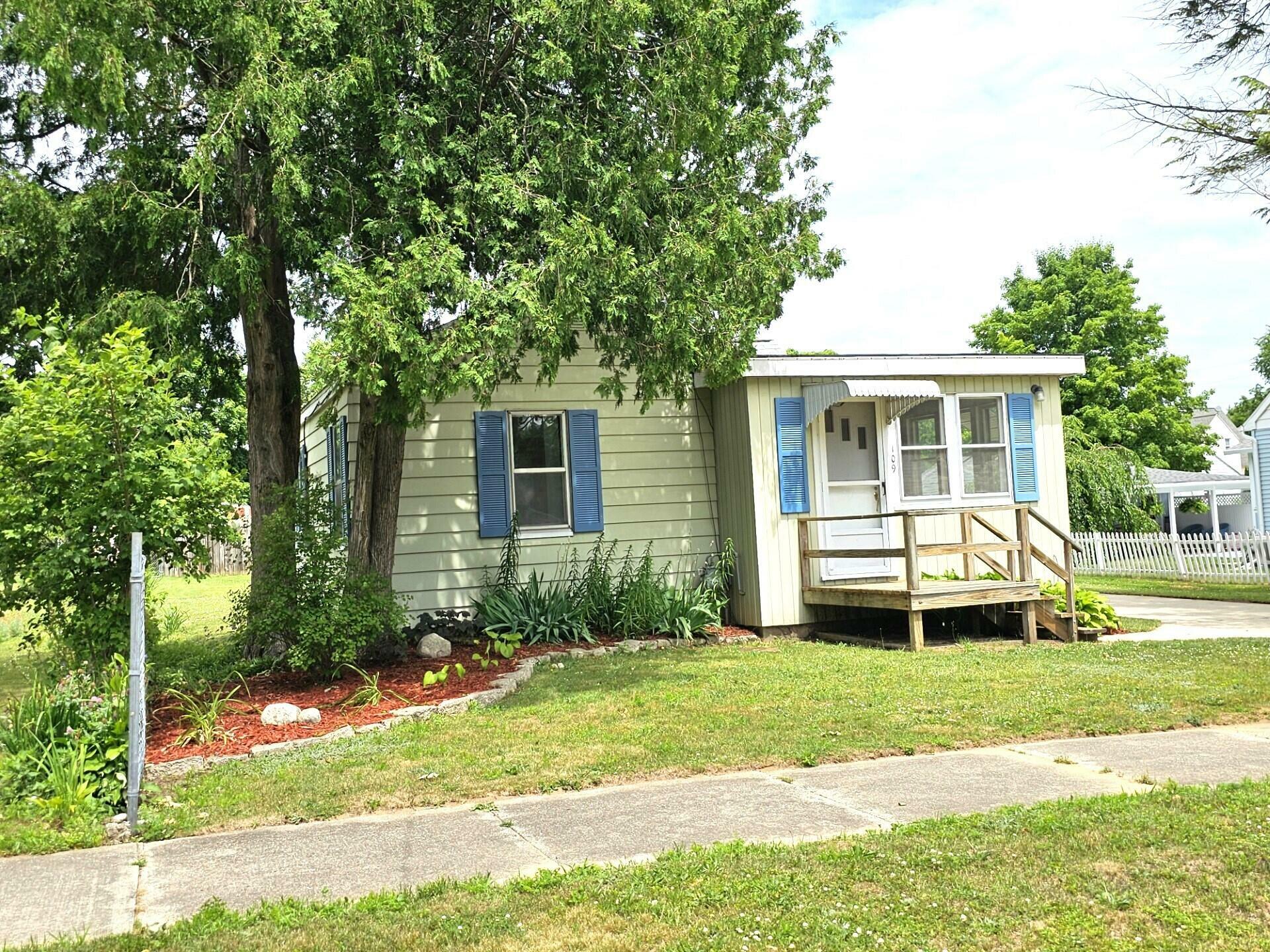 Property Photo: 109 W Woodrow Street MI 49412