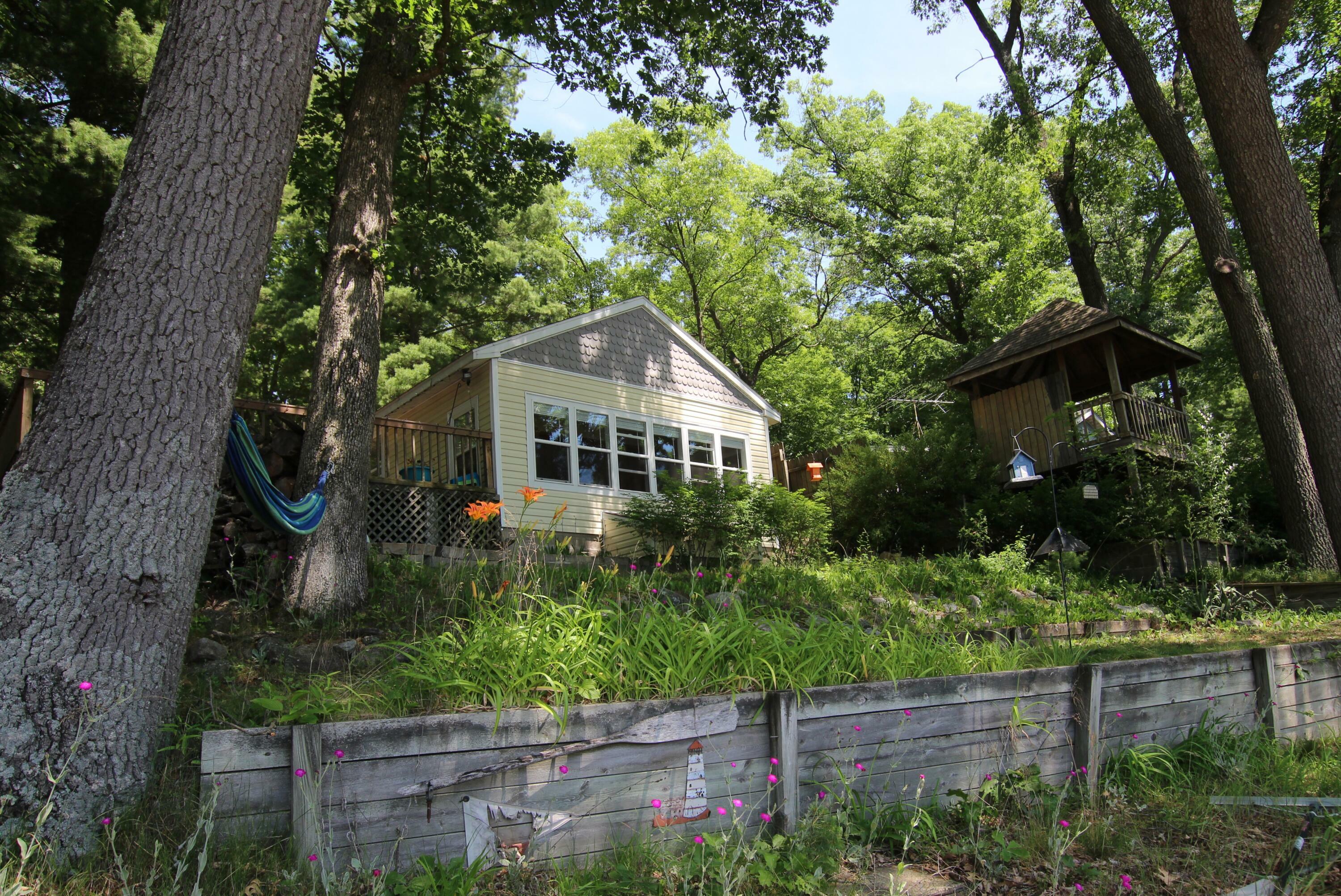 8905 E Acorn Street  Holton MI 49425 photo