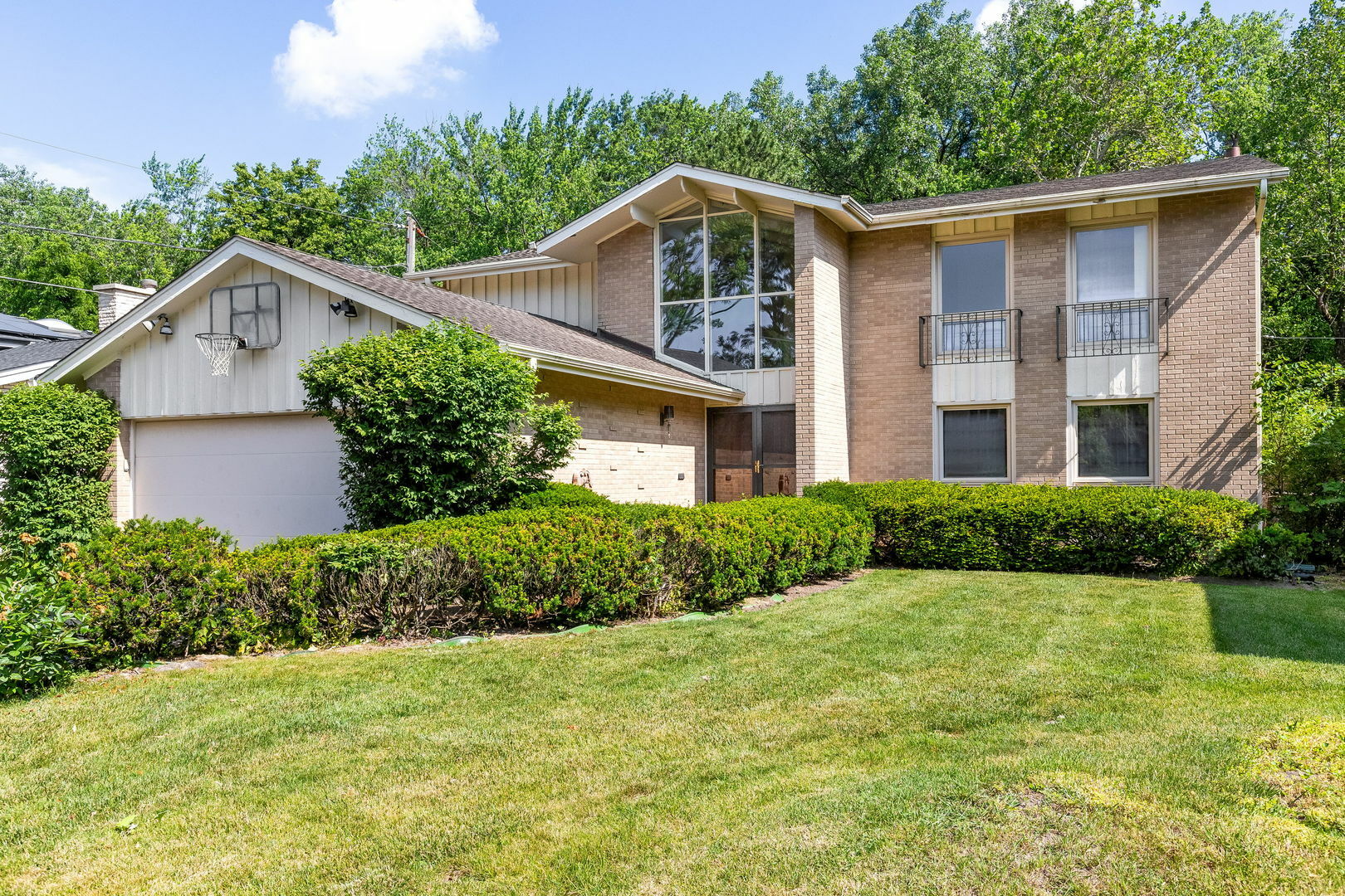 Property Photo: 3528 Riverside Drive IL 60091