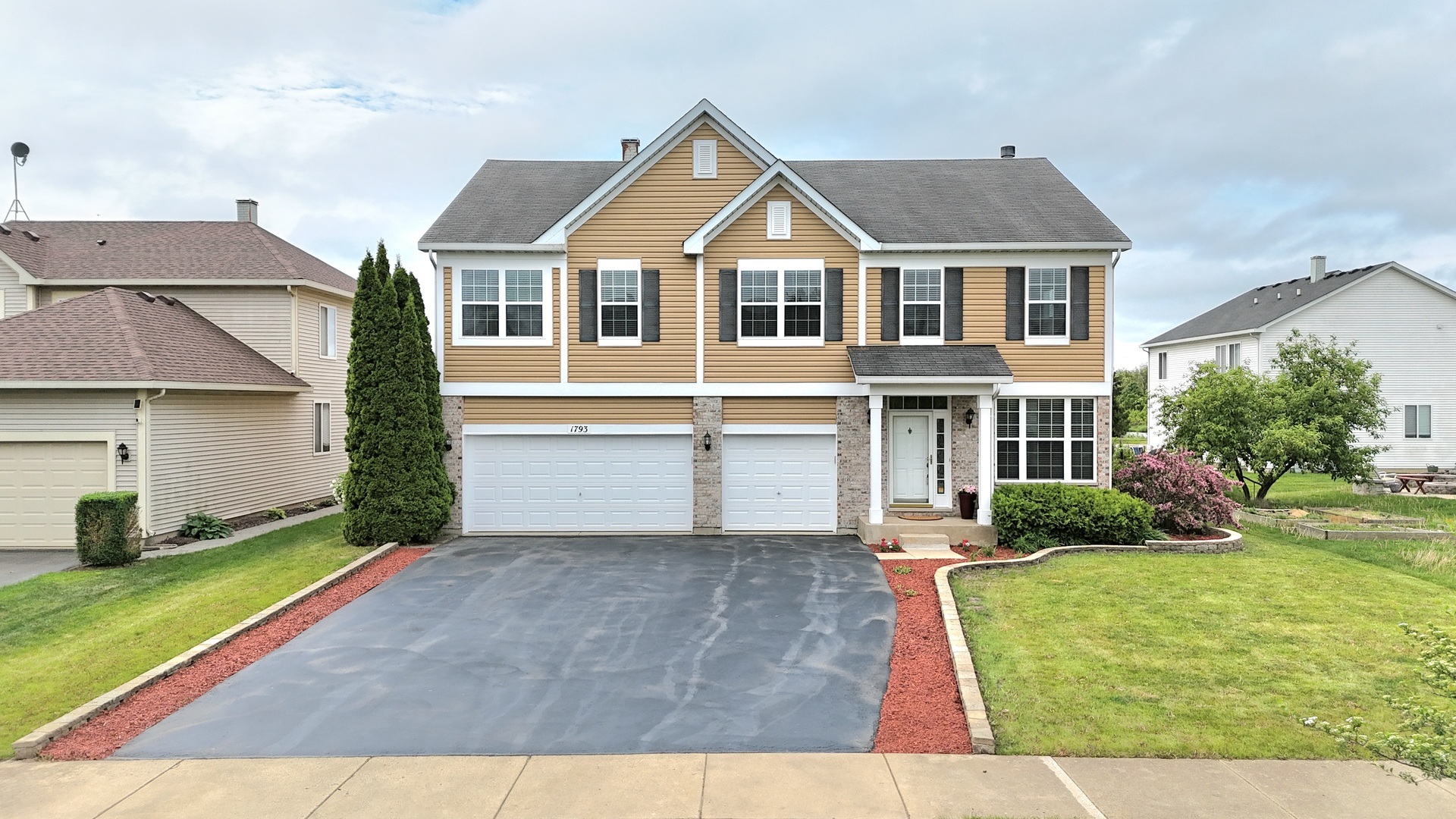 Property Photo: 1793 Lanyon Drive IL 60103