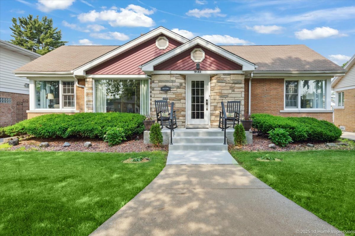 Property Photo:  9122 S Avers Avenue  IL 60805 