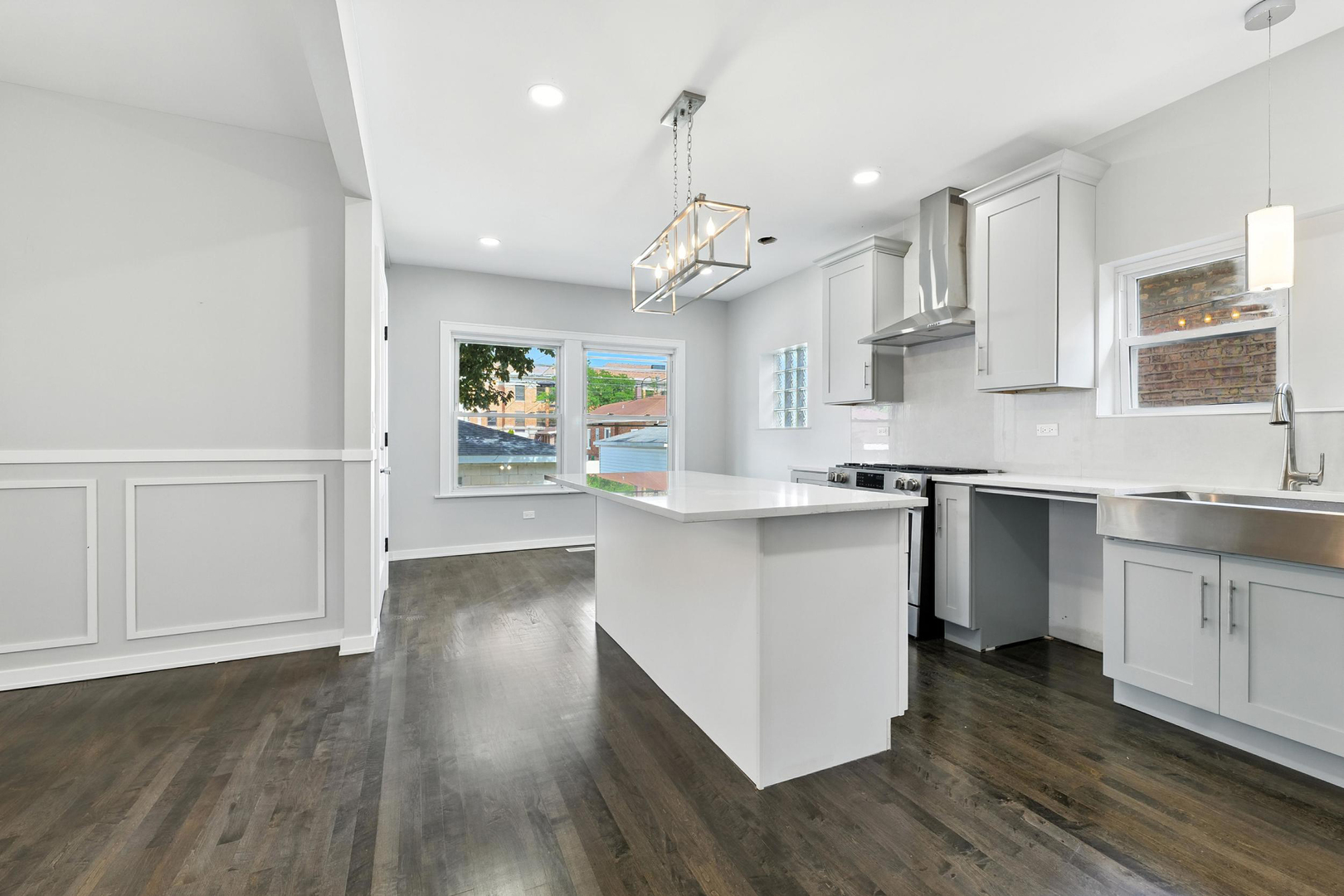 Property Photo: 2407 S 60th Court IL 60804