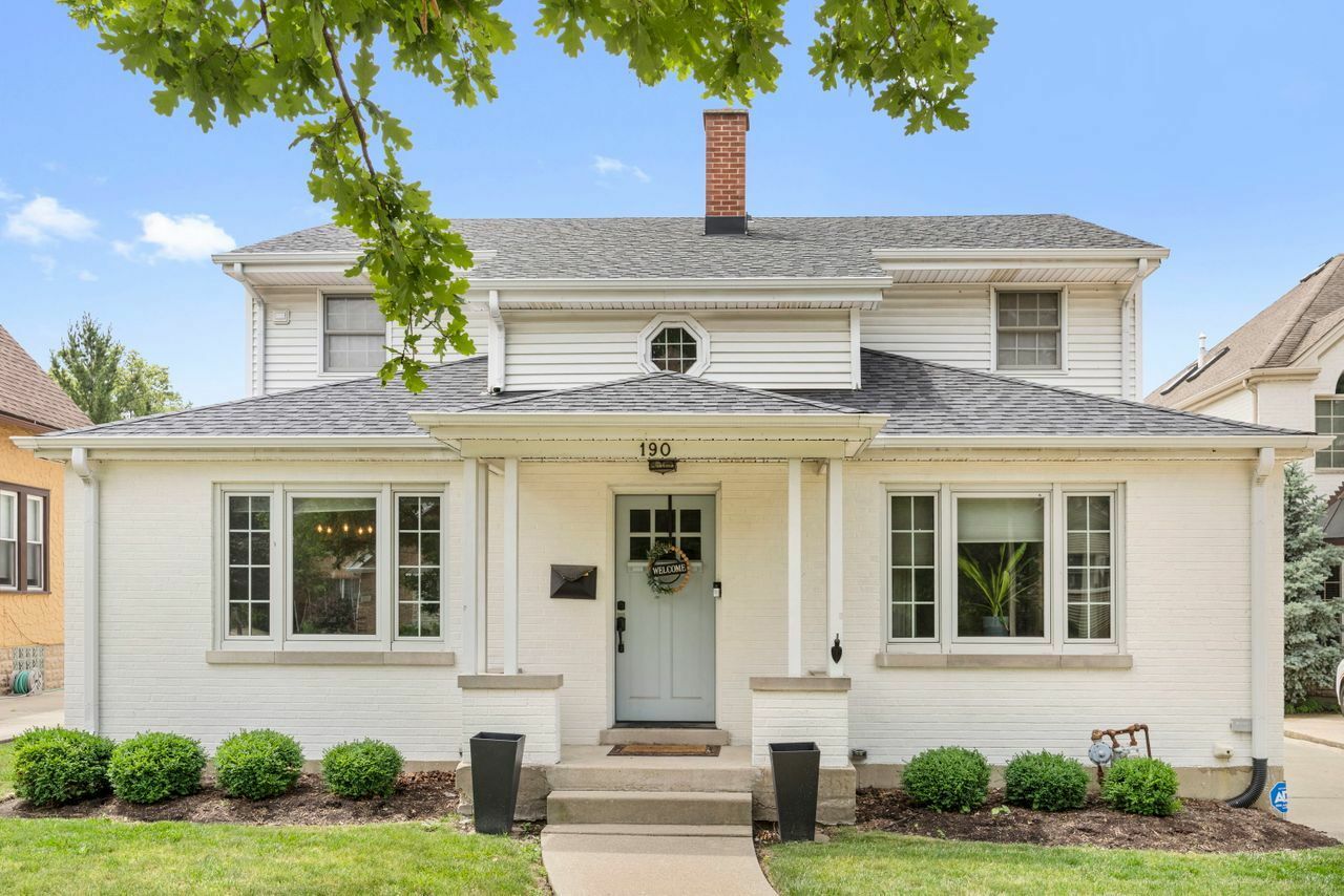 Property Photo:  190 E Columbia Avenue  IL 60126 