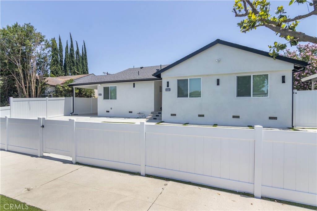Property Photo: 6316 Belmar Avenue CA 91335
