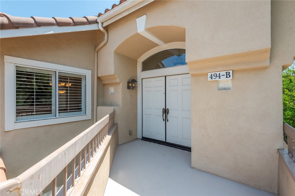 Property Photo:  494 Bannister Way B  CA 93065 