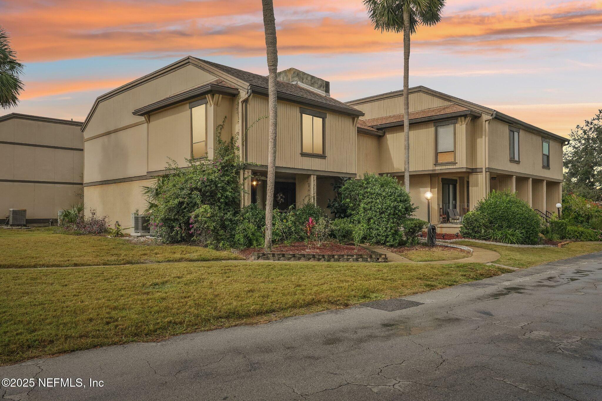 Property Photo: 7754 Las Palmas Way 135 FL 32256