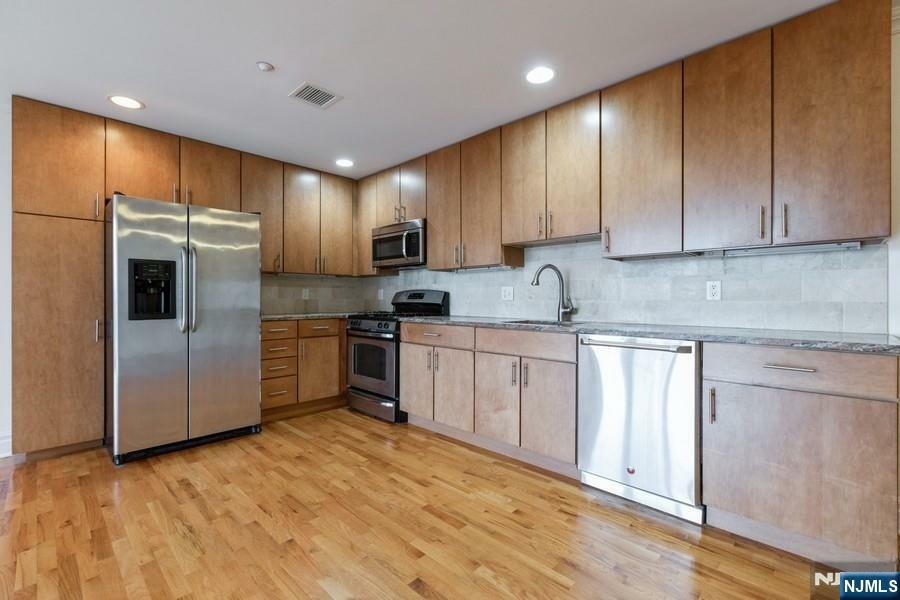 Property Photo:  17 Meadow Road 405  NJ 07070 