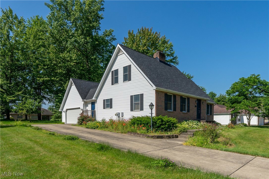 Property Photo: 233 Robbies Run OH 44410