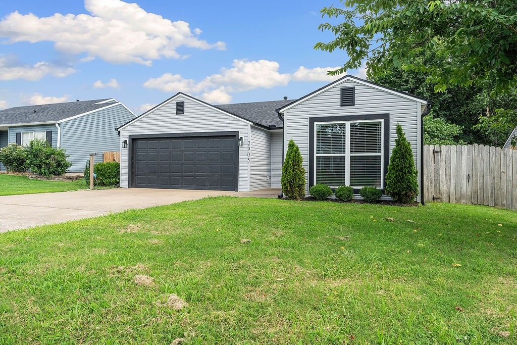 Property Photo:  2905 NE 12th Street  AR 72712 