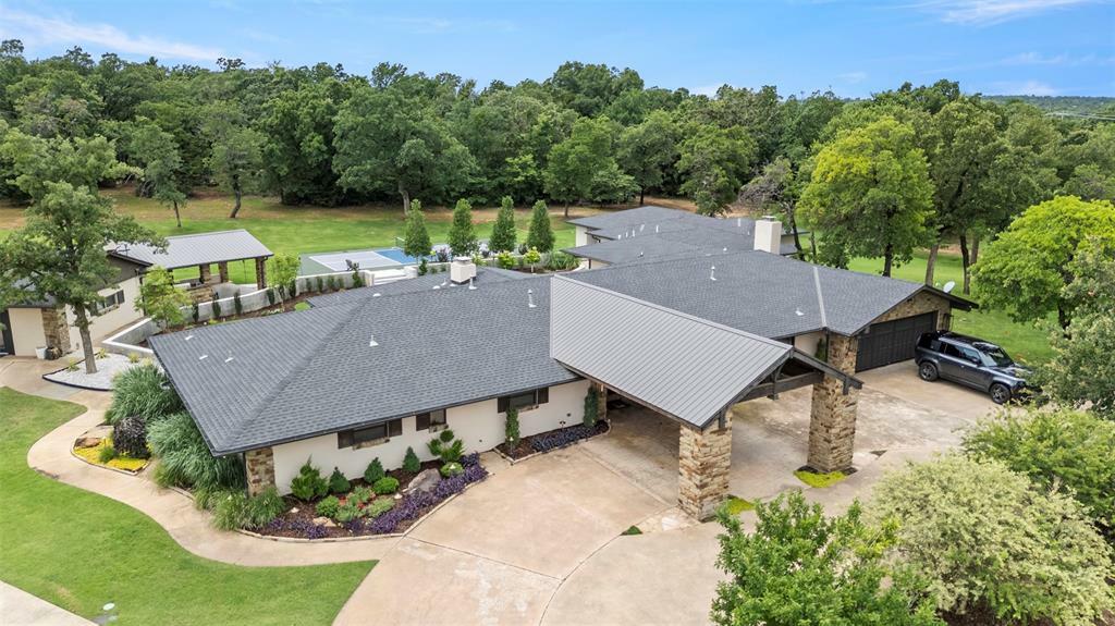 Property Photo: 2800 E 15th Street OK 73013