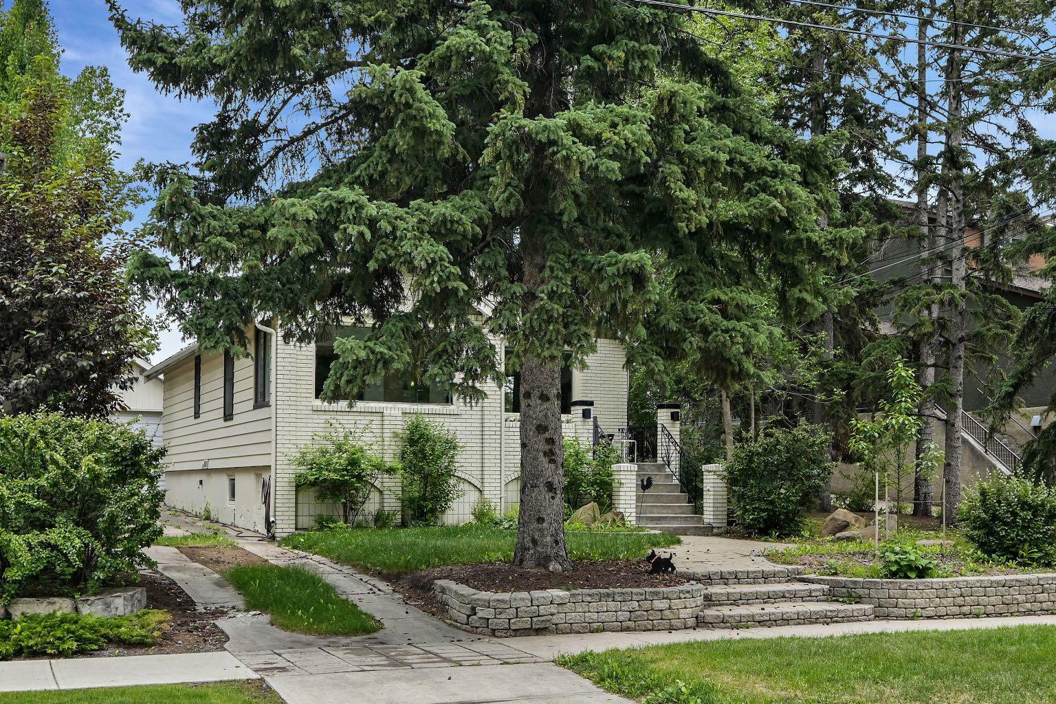 Property Photo: 924 7A Street NW AB T2M 3H2