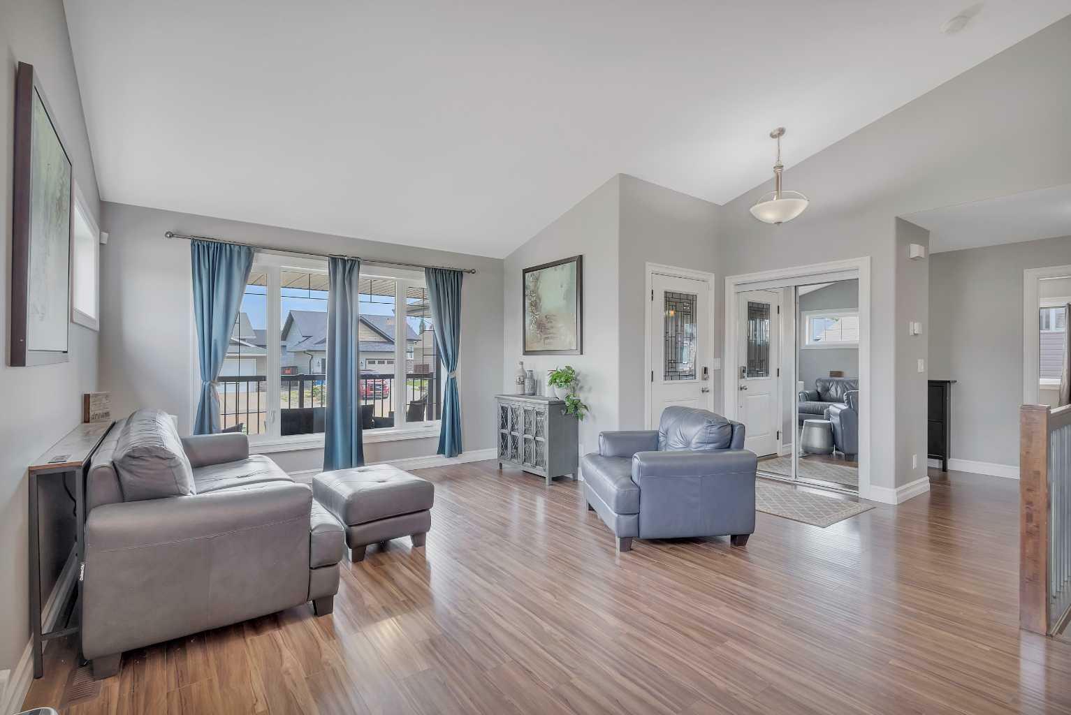 Property Photo:  2 Coleman Crescent  AB T4M 0C7 