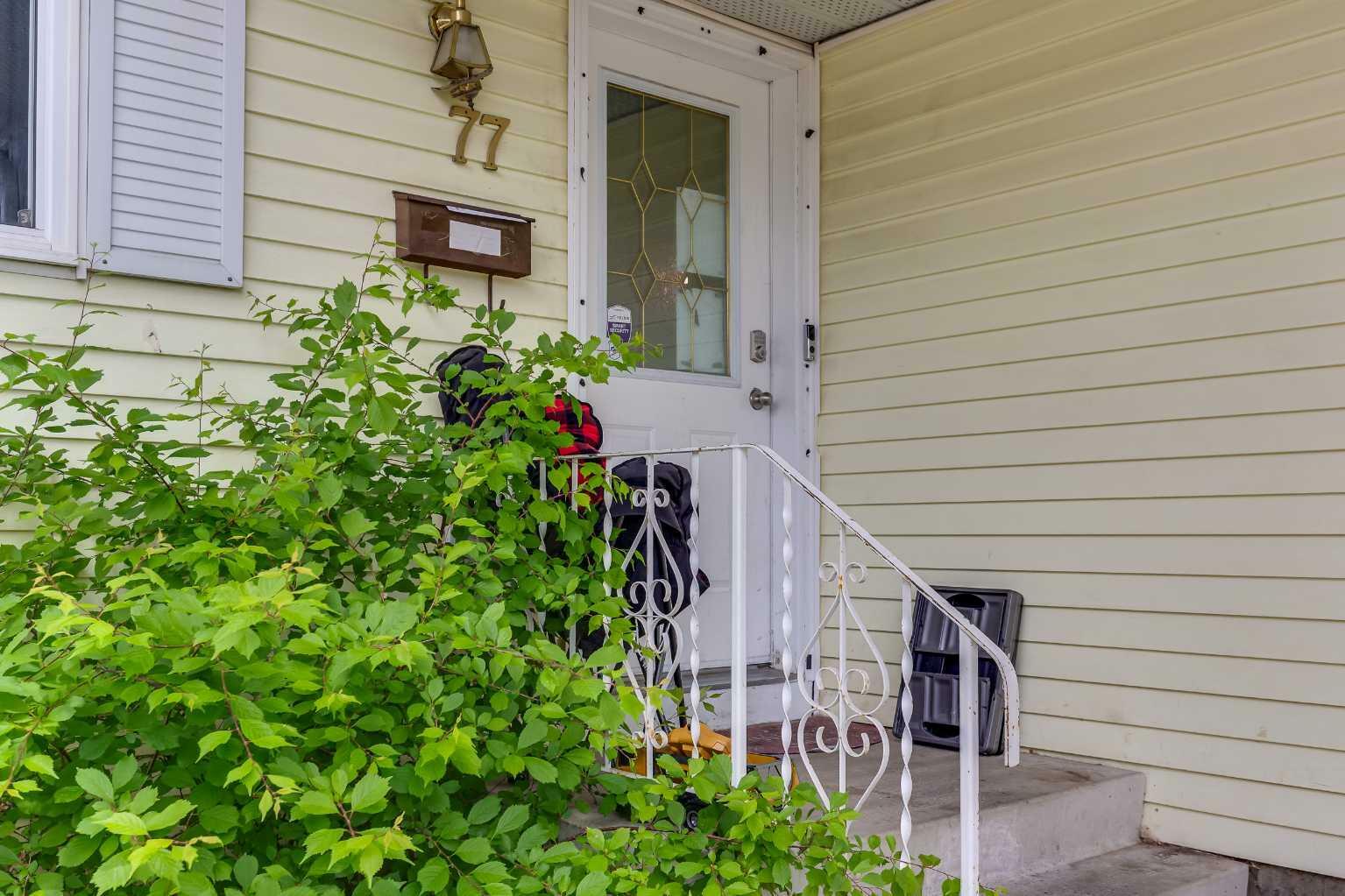 Property Photo: 77 Eastman Crescent AB T4R 1X4