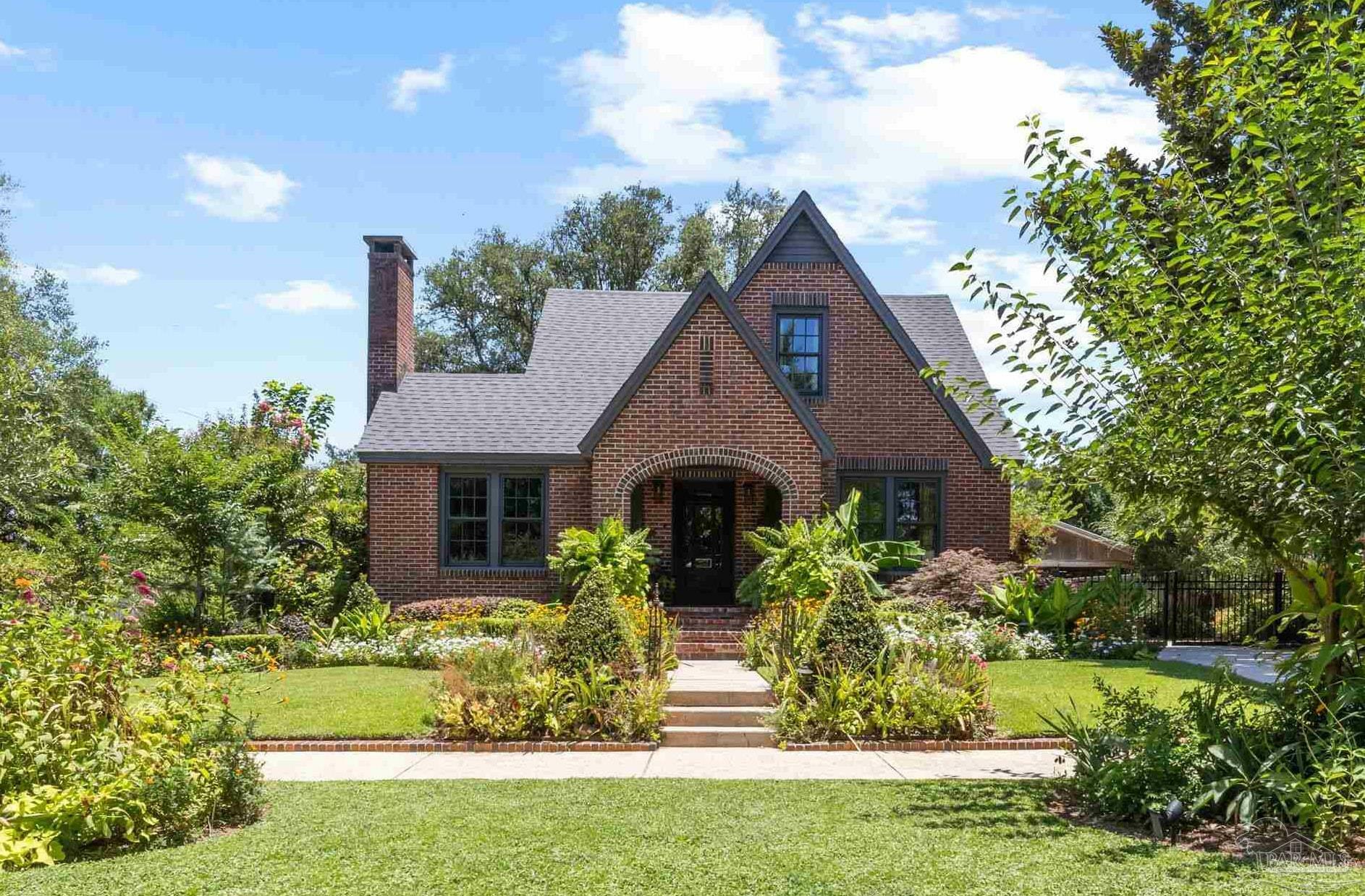 Property Photo:  1629 E Gonzalez St  FL 32501 