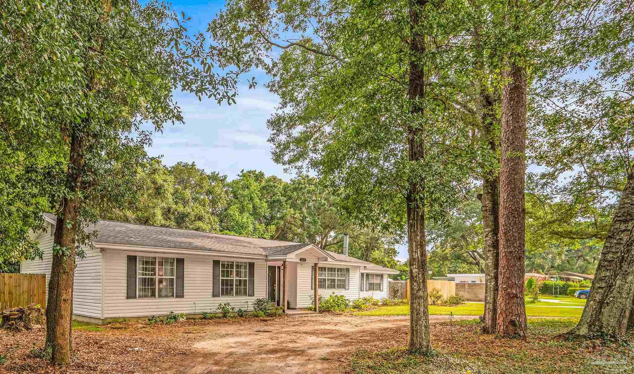 Property Photo:  219 Greenridge Dr  FL 32514 
