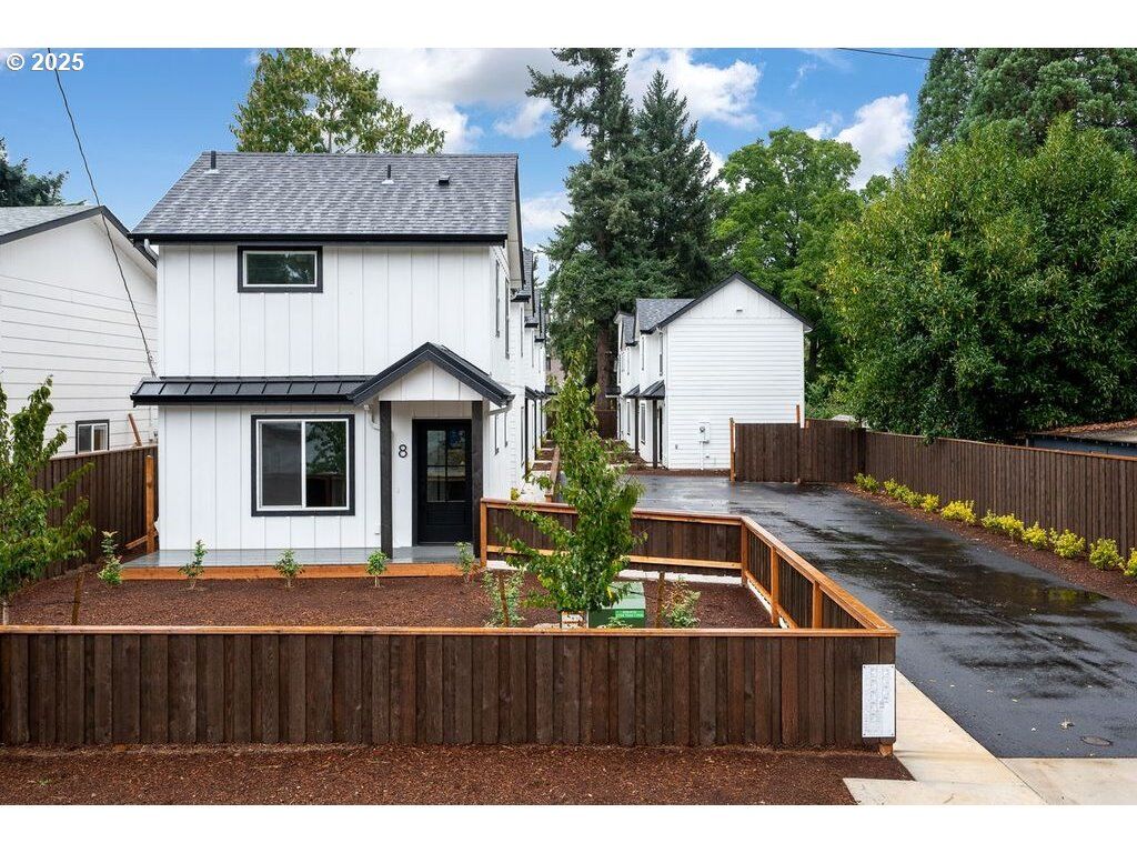 Property Photo:  4103 SE Olsen St 8  OR 97222 